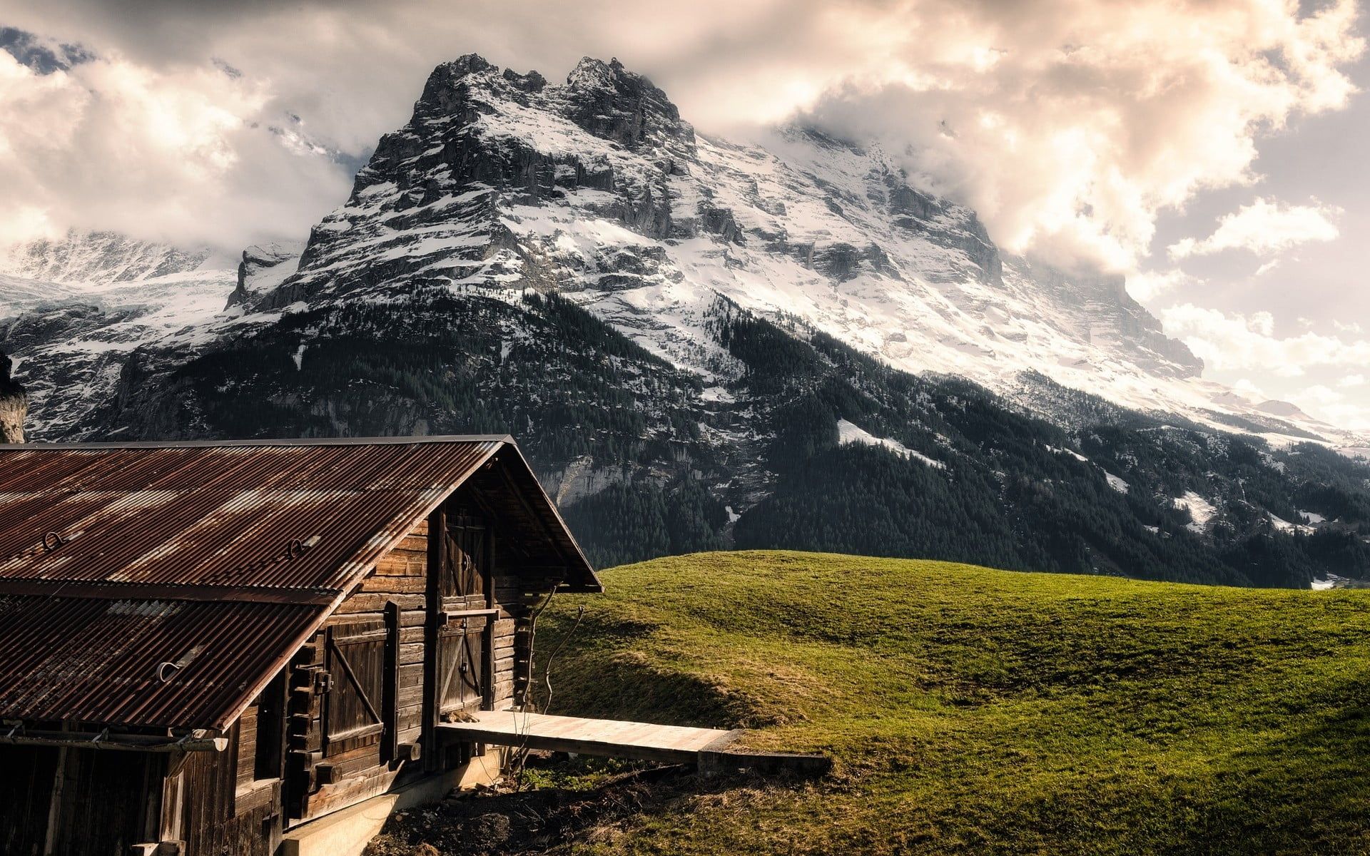 Cabin House In Mountains Wallpapers