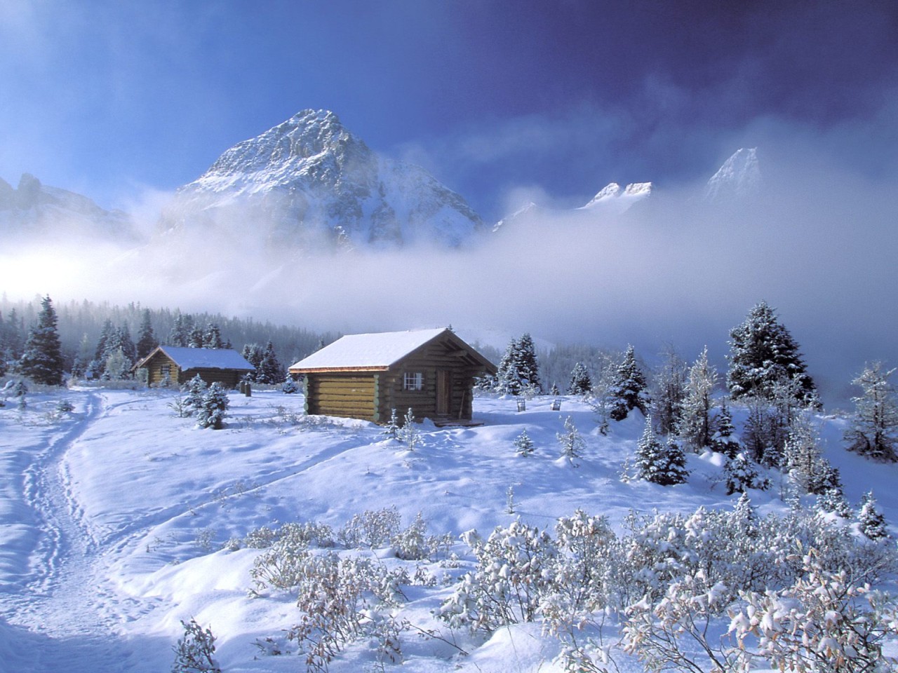 Cabin House In Mountains Wallpapers