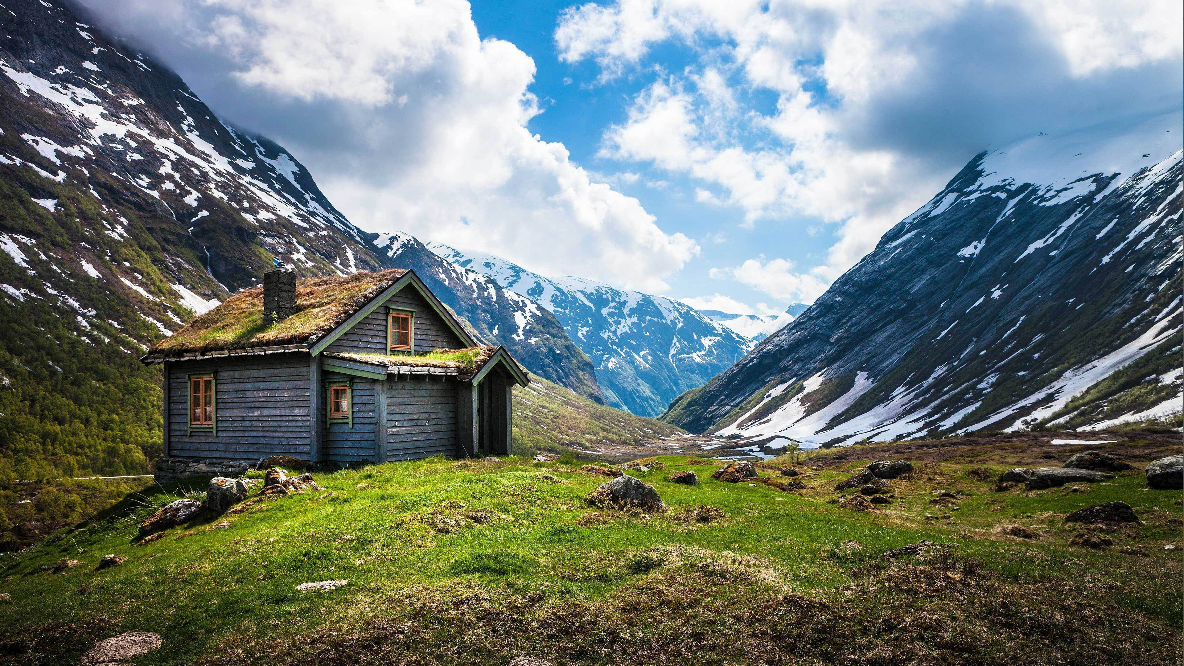 Cabin House In Mountains Wallpapers