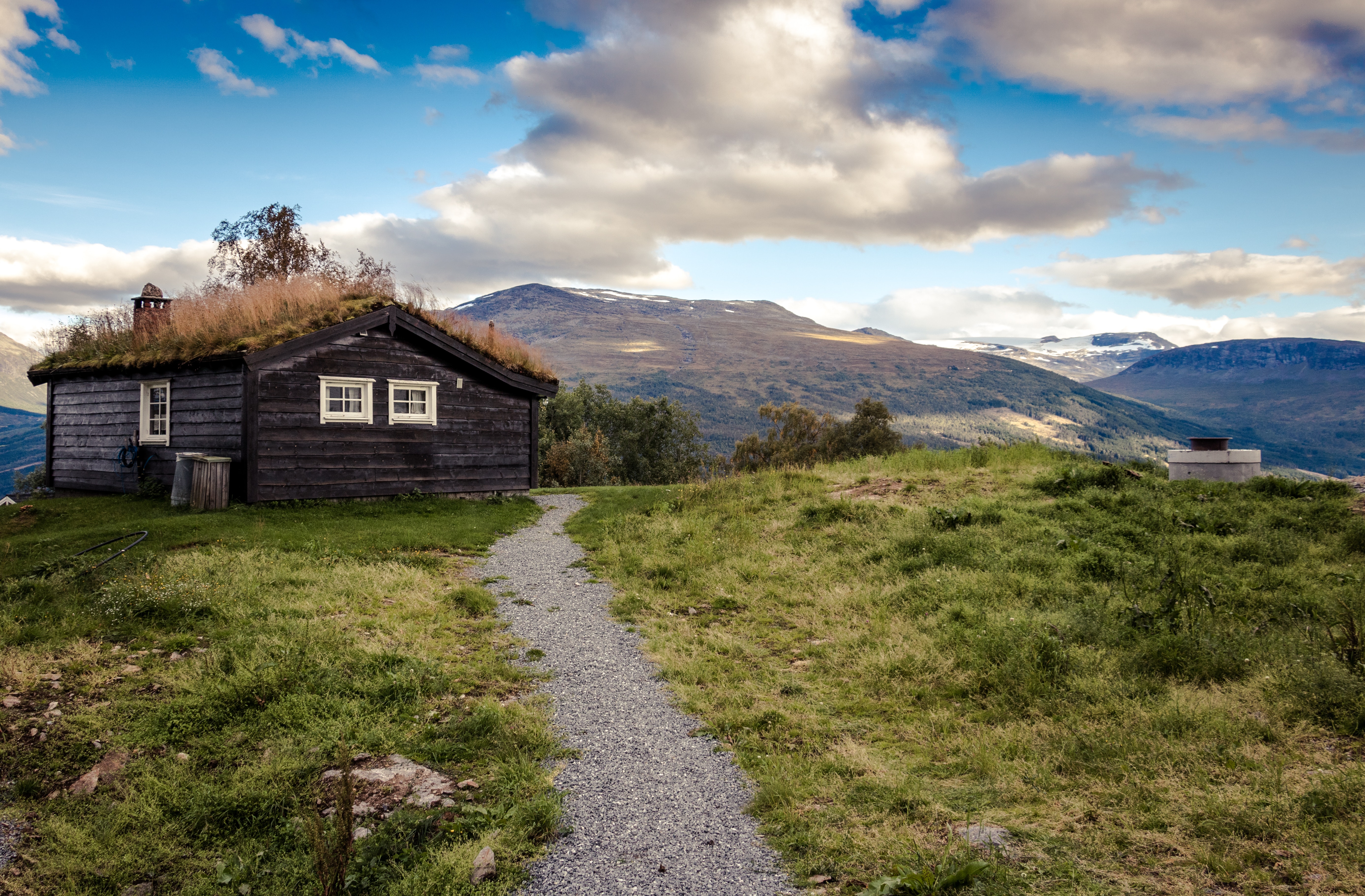 Cabin House In Mountains Wallpapers