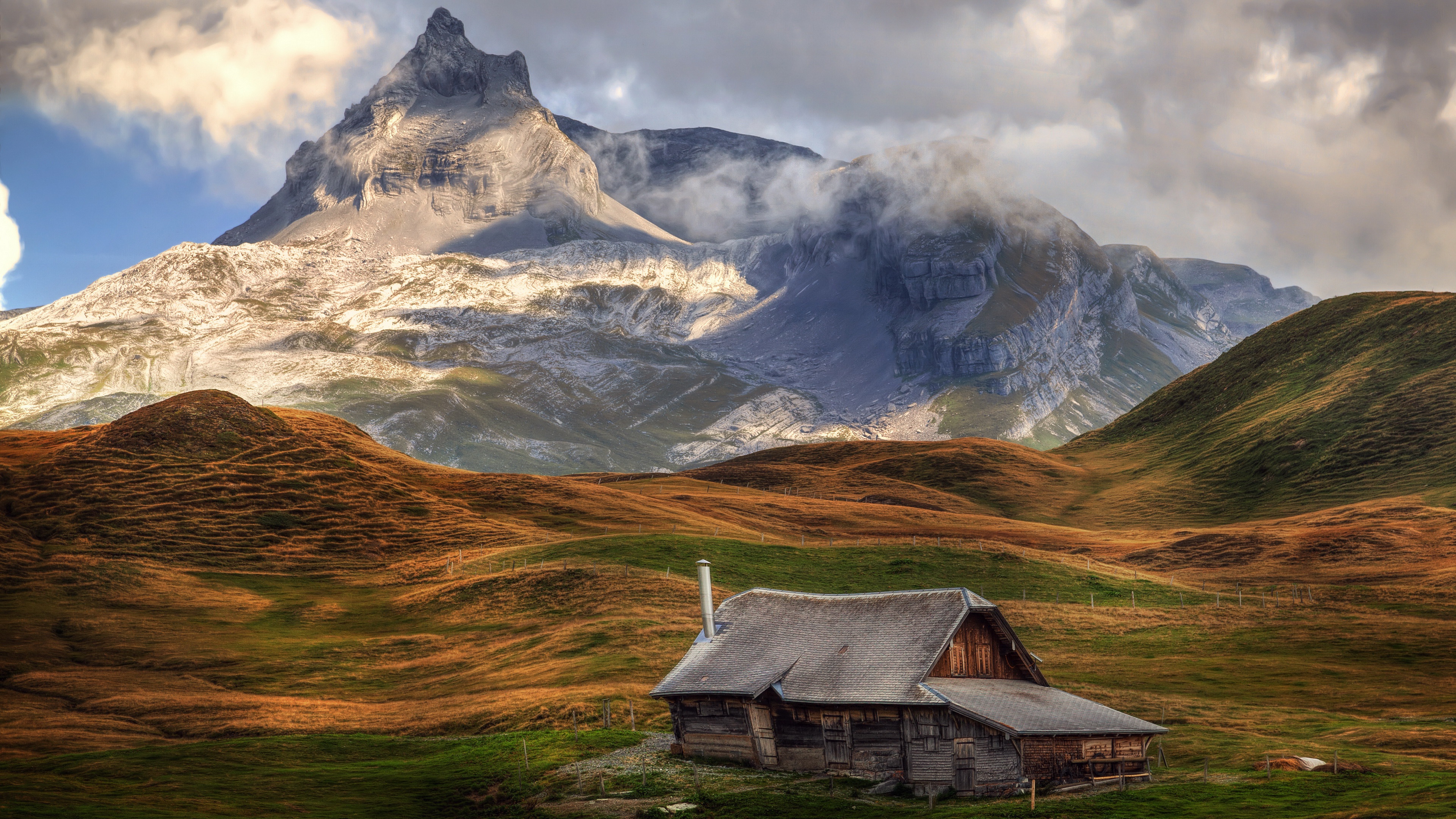 Cabin House In Mountains Wallpapers