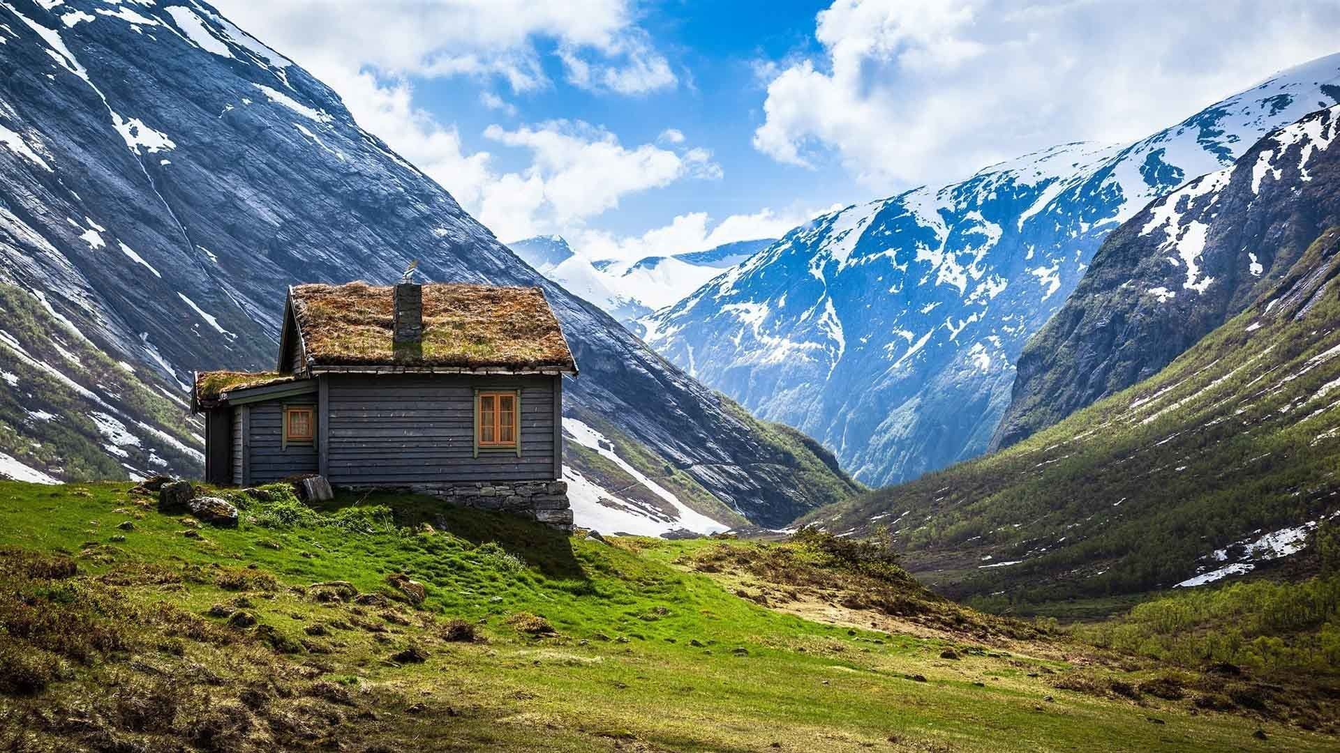 Cabin House In Mountains Wallpapers