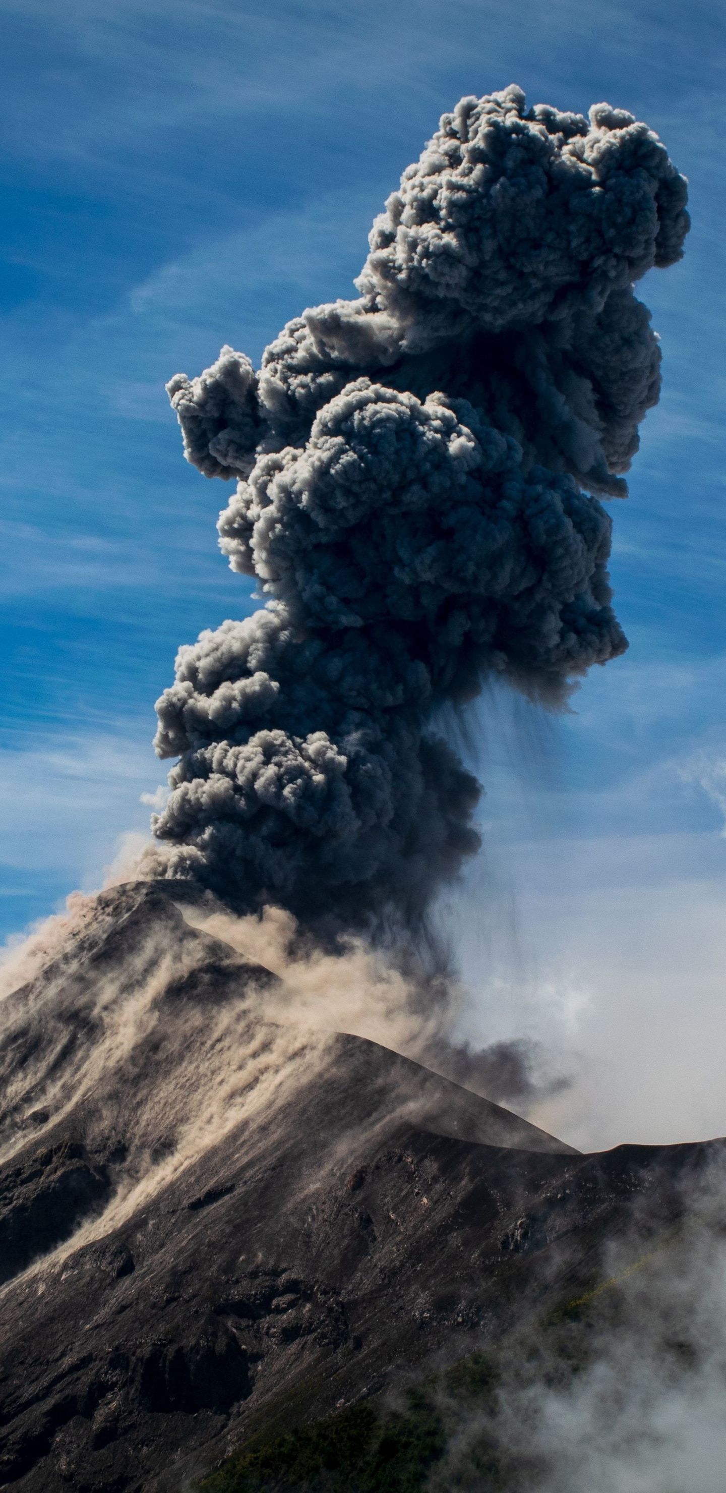 Erupting Volcano With Milky Way As A Back Drop Wallpapers