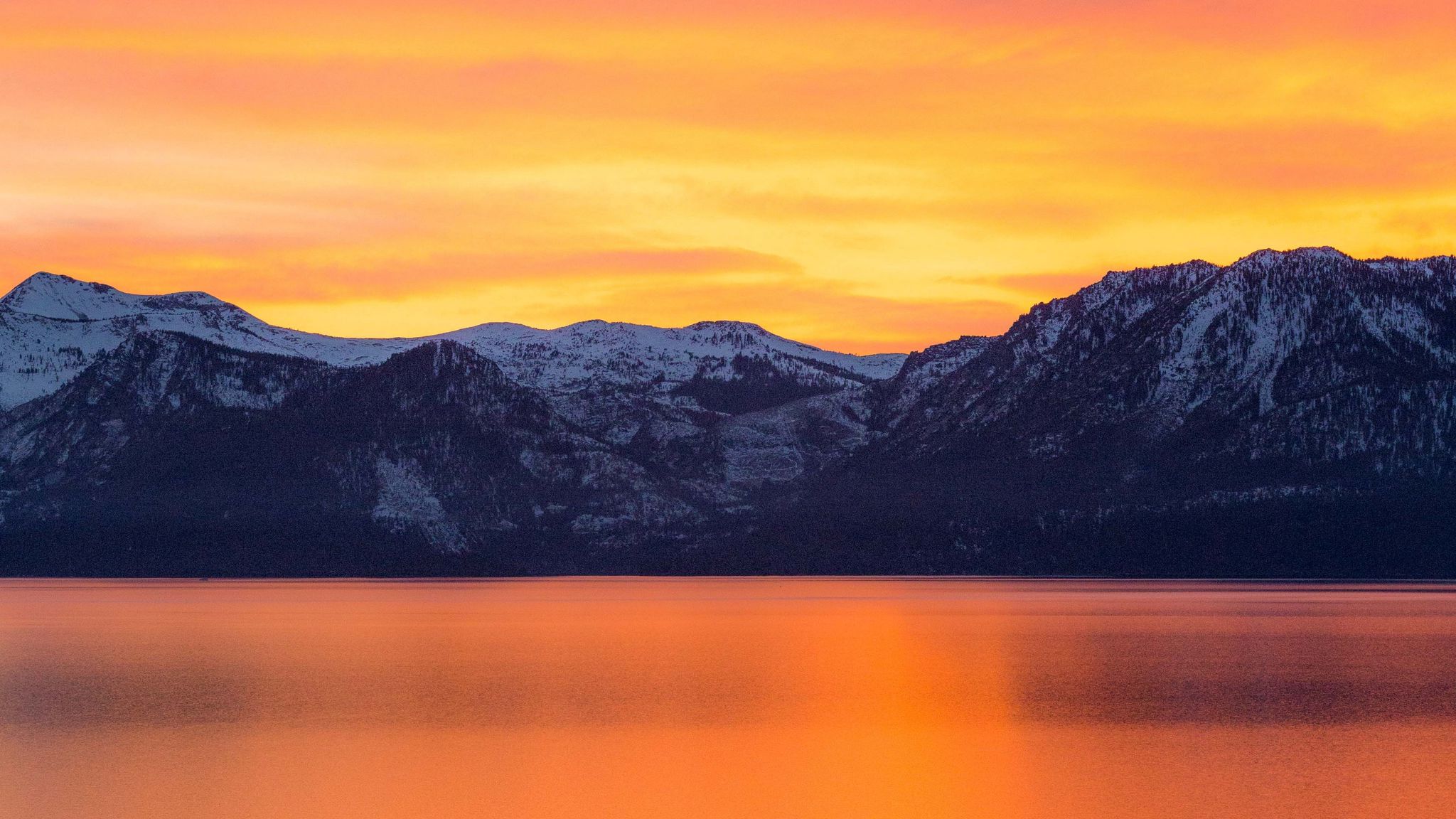 Horizon Lake Dawn And Mountains Wallpapers