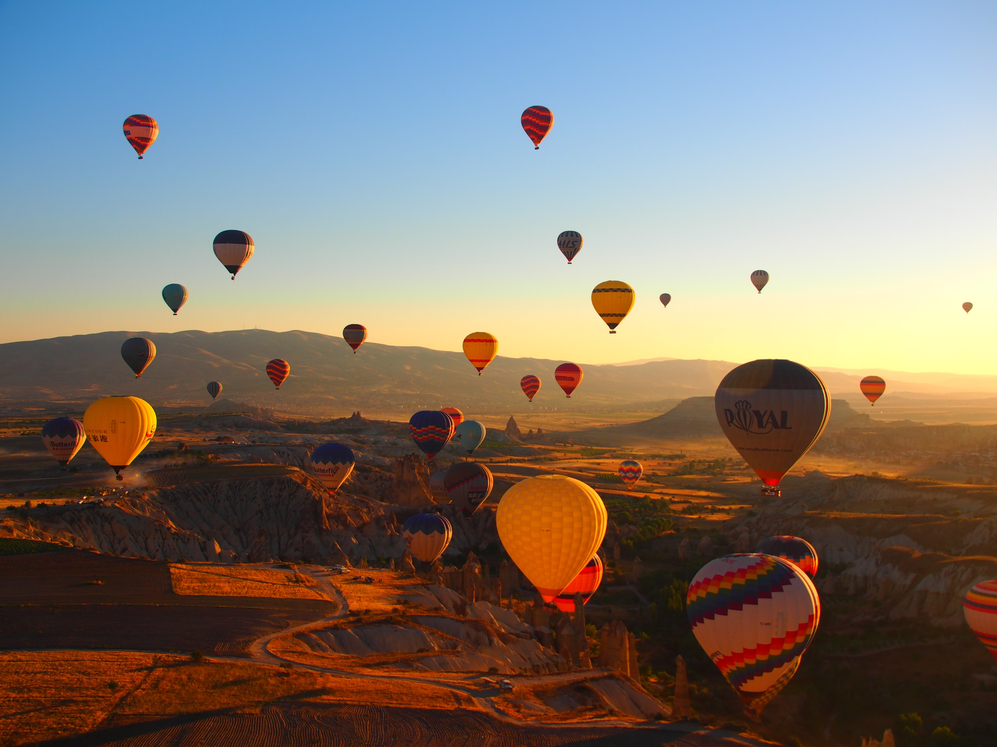 Hot Air Balloons In Sky Wallpapers