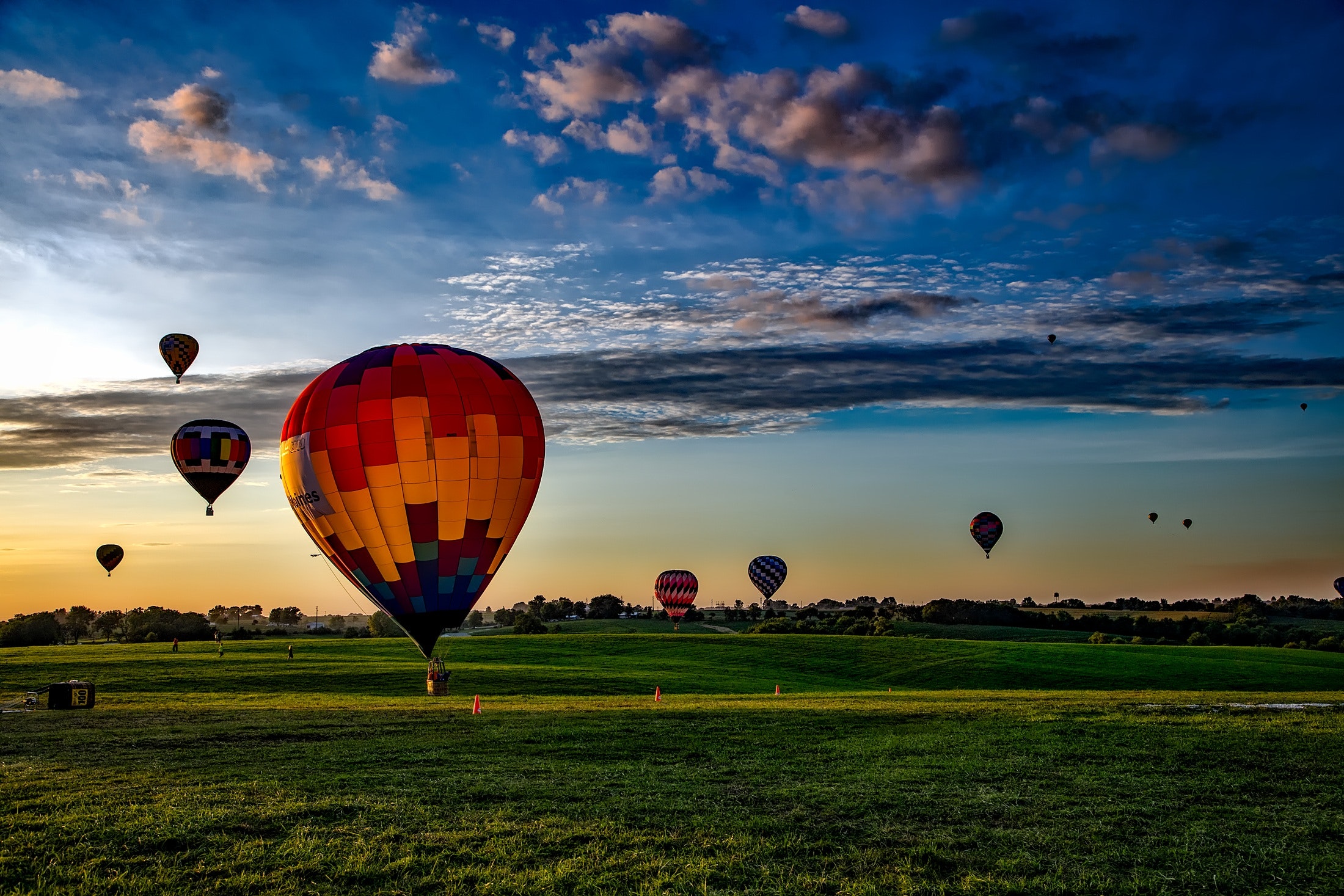 Hot Air Balloons In Sky Wallpapers