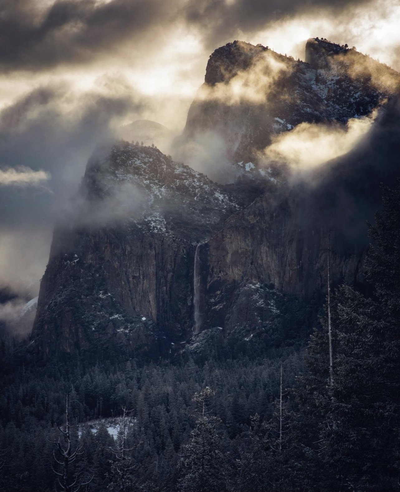 Misty Yosemite Wallpapers