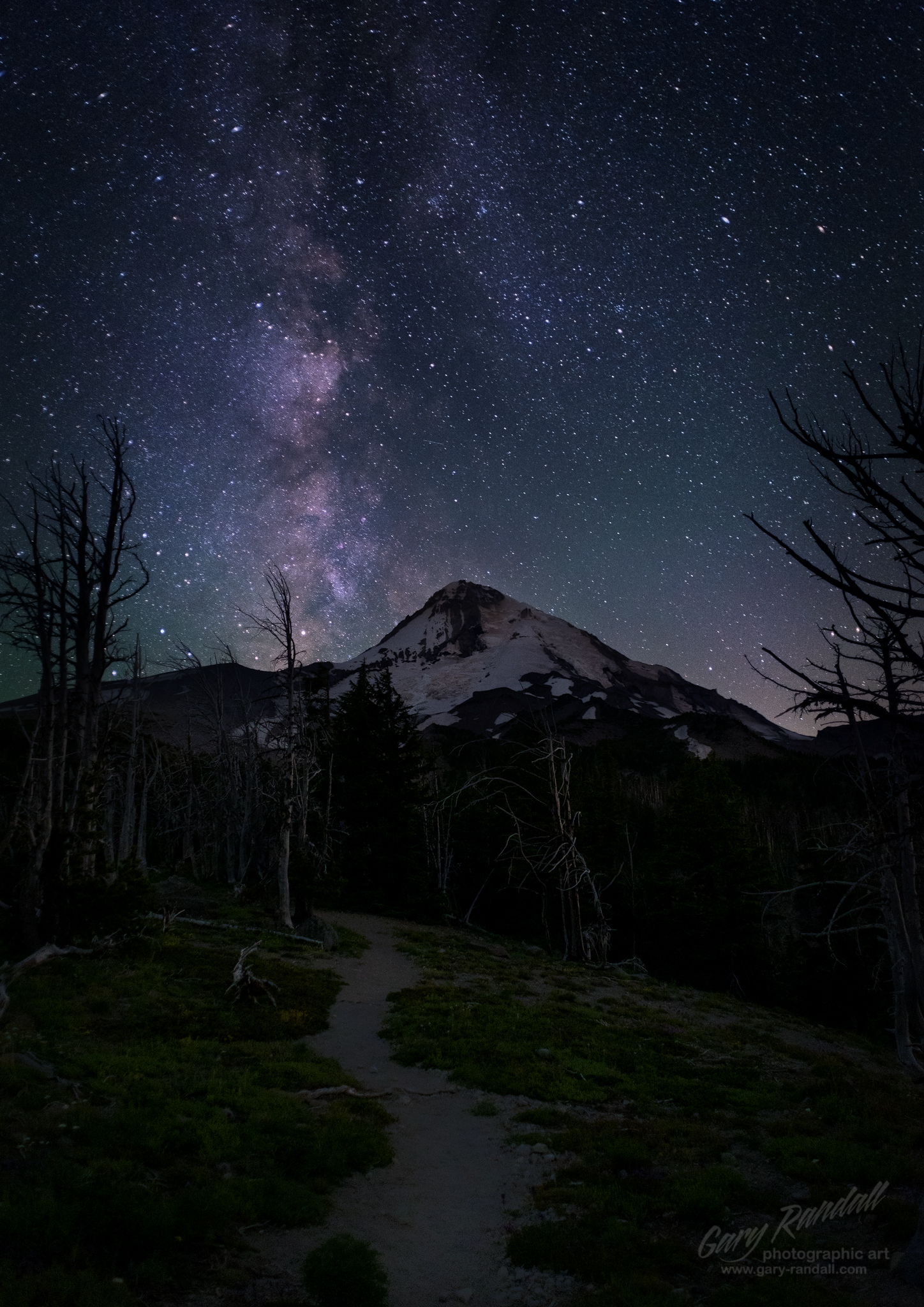 Mount Hood Above The Clouds At Night Wallpapers