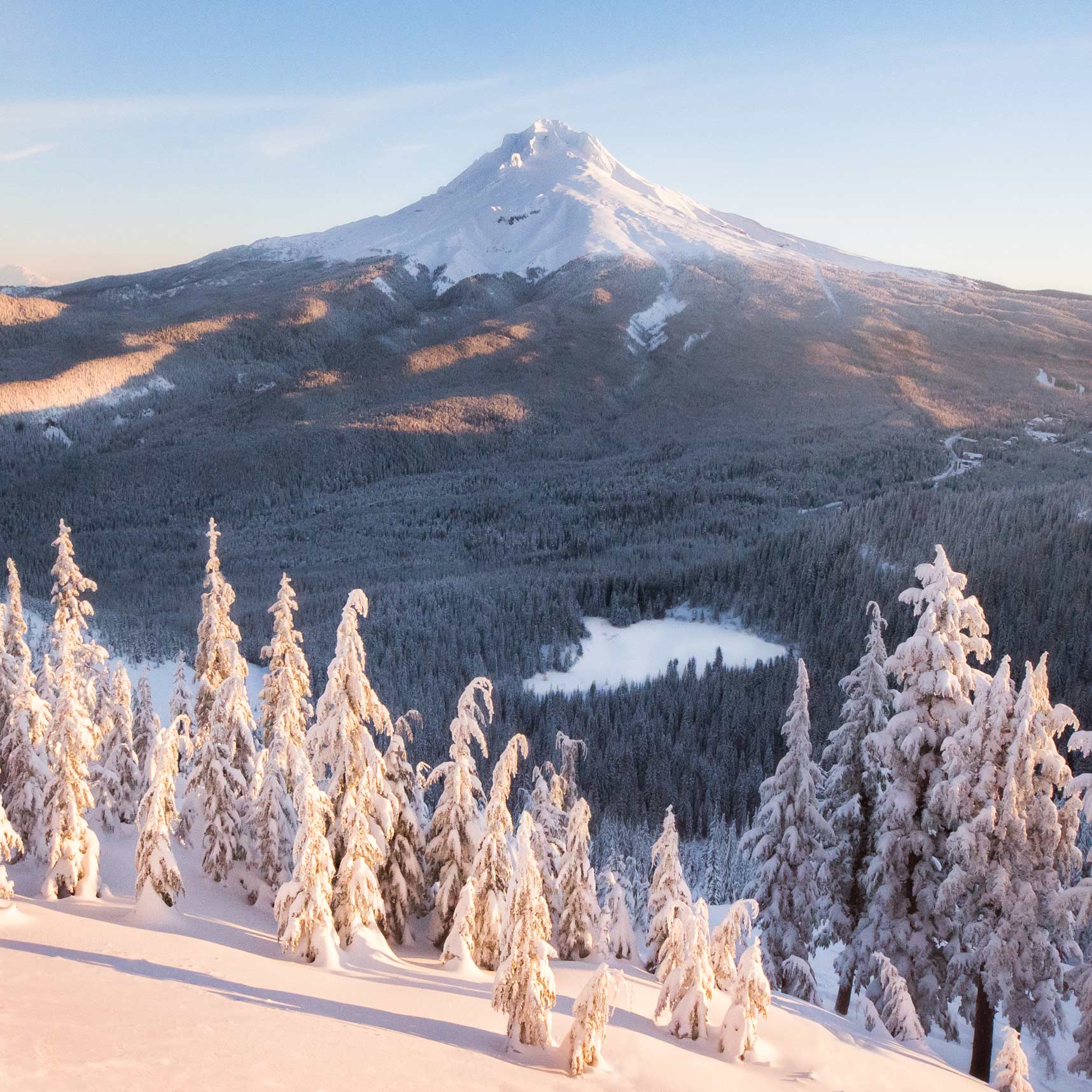 Mount Hood Above The Clouds At Night Wallpapers