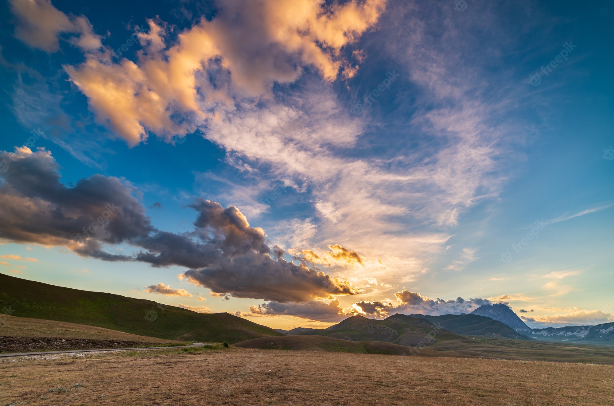 Mountain View In Italy Sunset Wallpapers