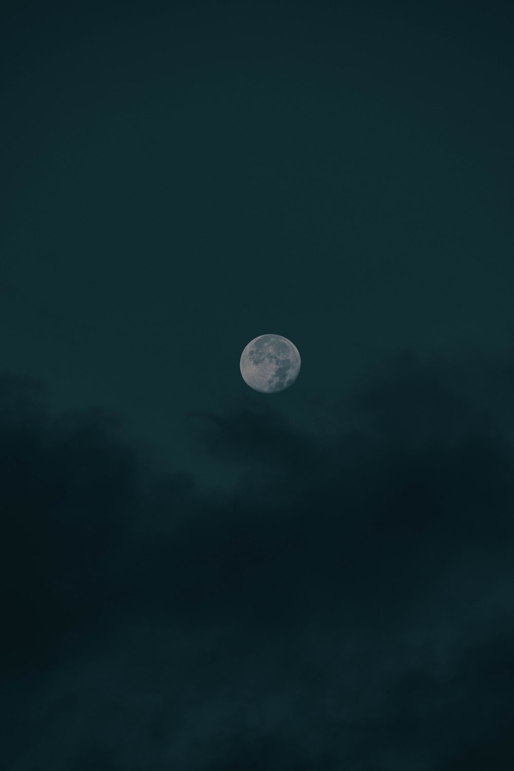 Wobble Moon 4K Wallpapers