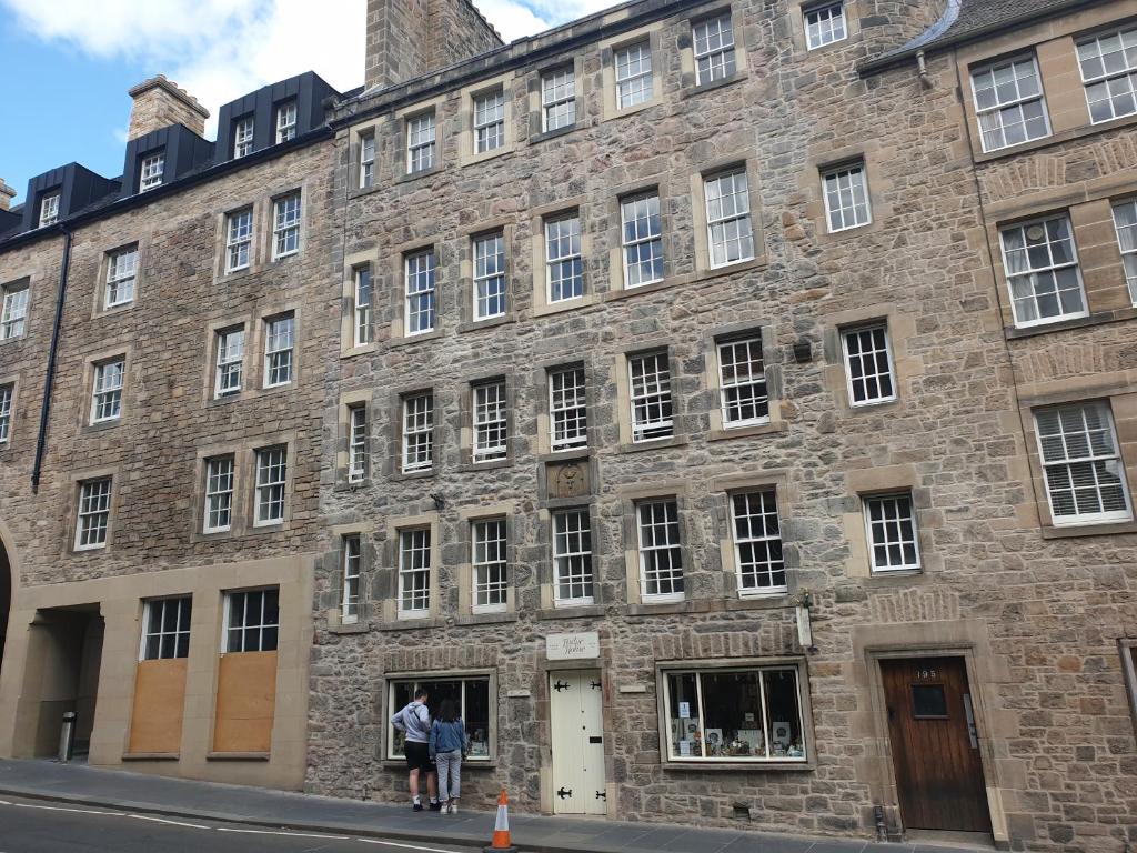 Canongate Wall Wallpapers