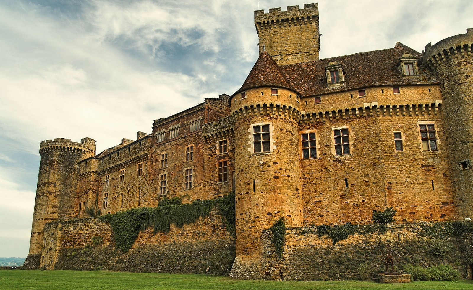 Chateau De Castelnau-Bretenoux Wallpapers