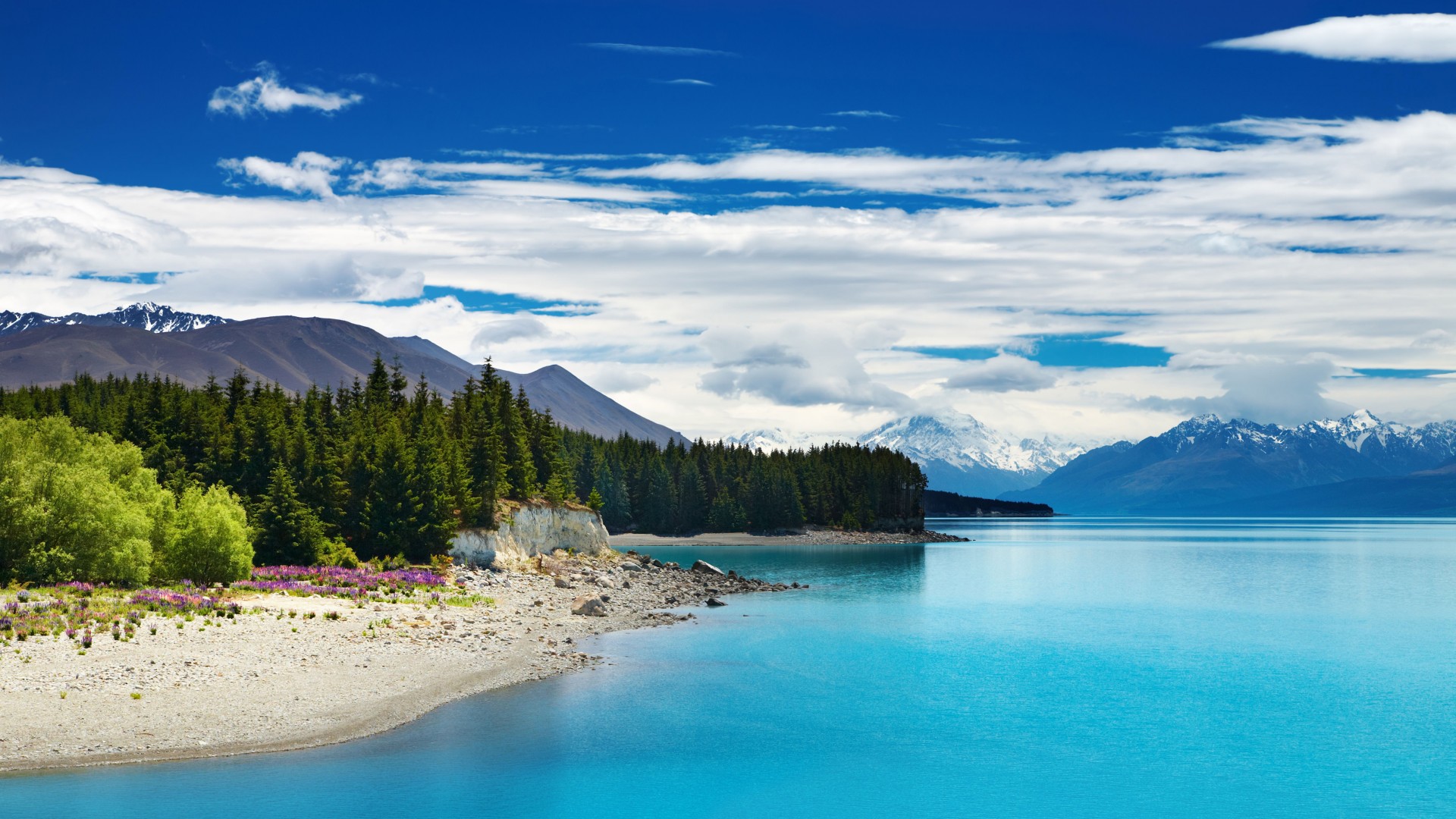 Cloudy Mountains In Lake Tekapo New Zealand Wallpapers