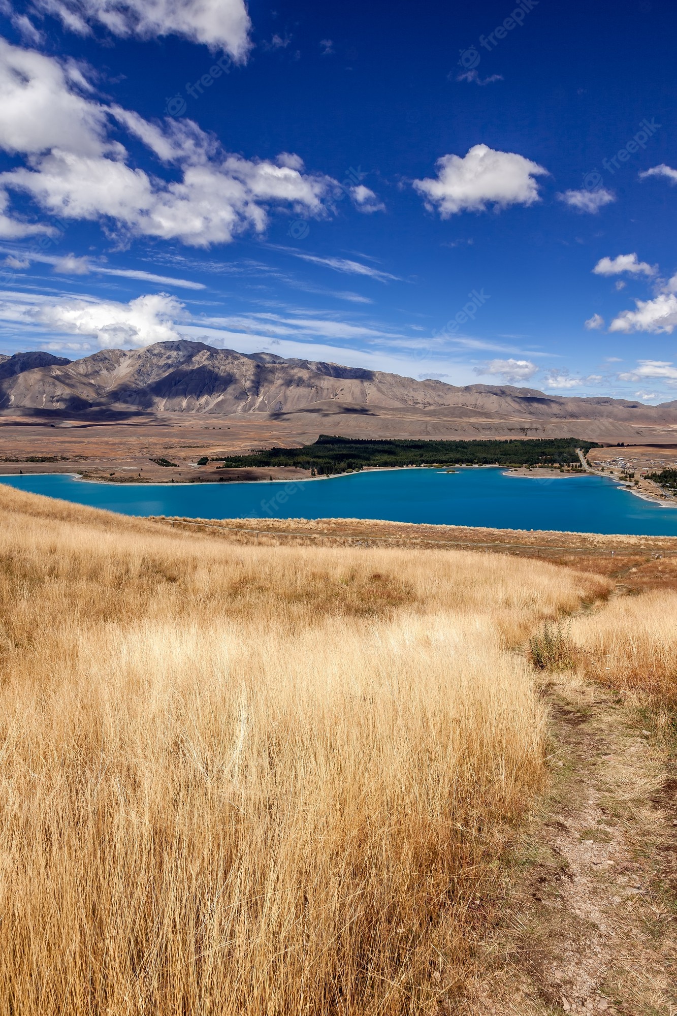 Cloudy Mountains In Lake Tekapo New Zealand Wallpapers