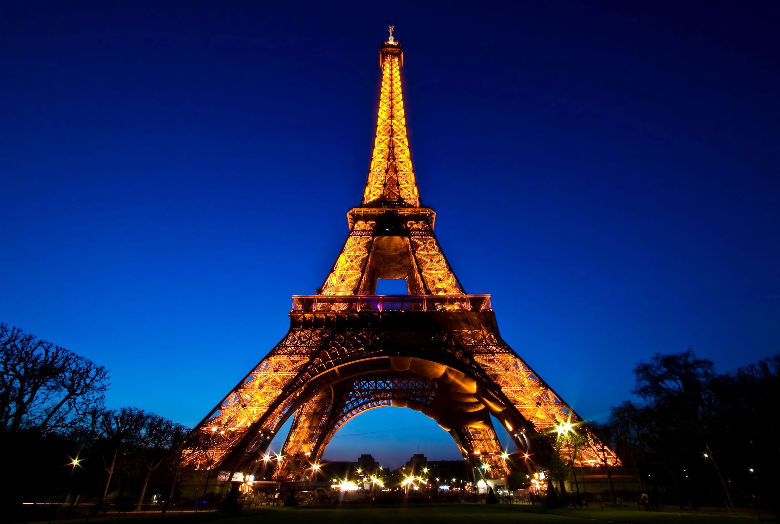 Eiffel Tower Light Show At Night Wallpapers