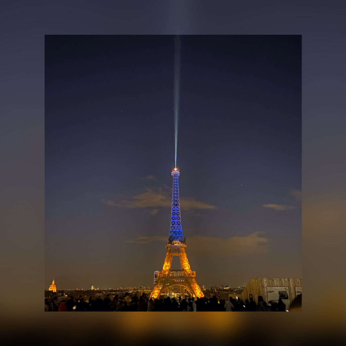 Eiffel Tower Light Show At Night Wallpapers