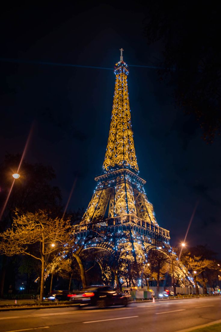 Eiffel Tower Light Show At Night Wallpapers