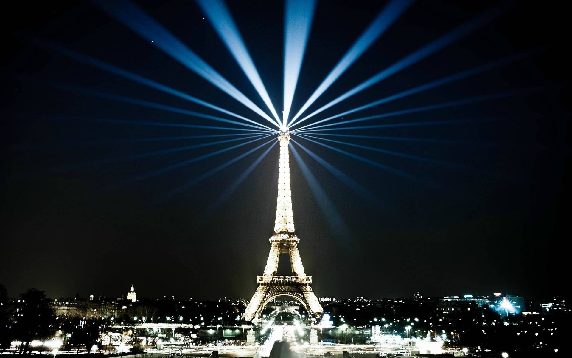 Eiffel Tower Light Show At Night Wallpapers