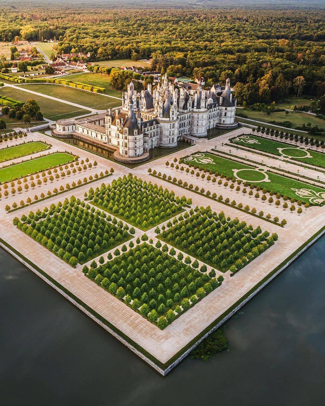 Faulx-Les-Tombes Castle Wallpapers