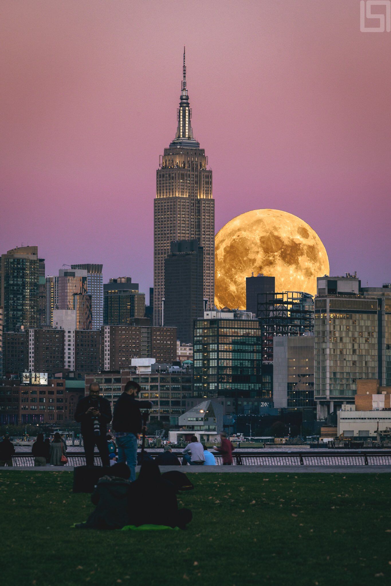 Full Moon Over Manhattan Wallpapers