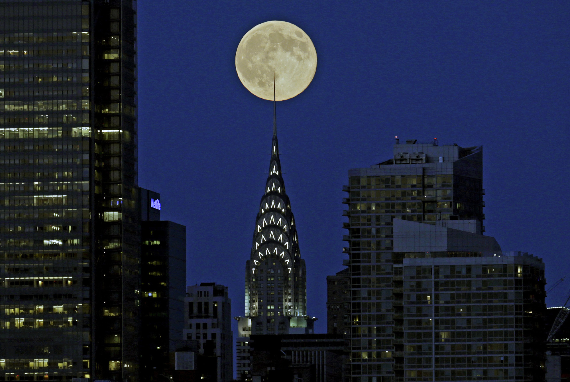 Full Moon Over Manhattan Wallpapers