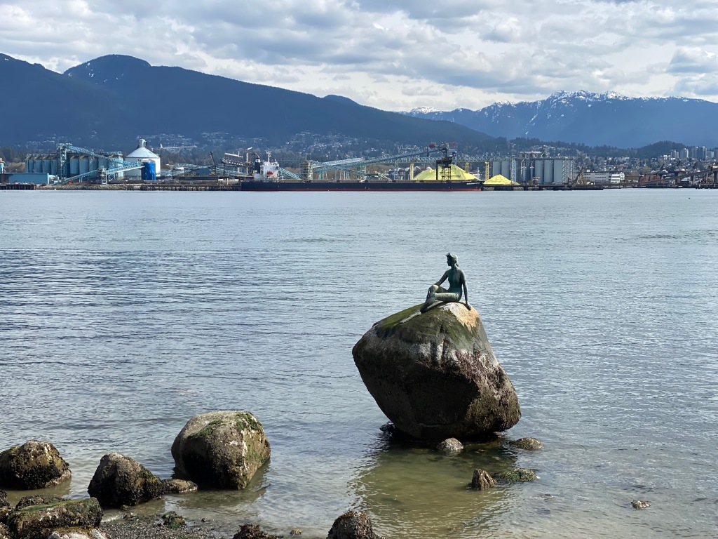 Girl In A Wetsuit Statue Wallpapers