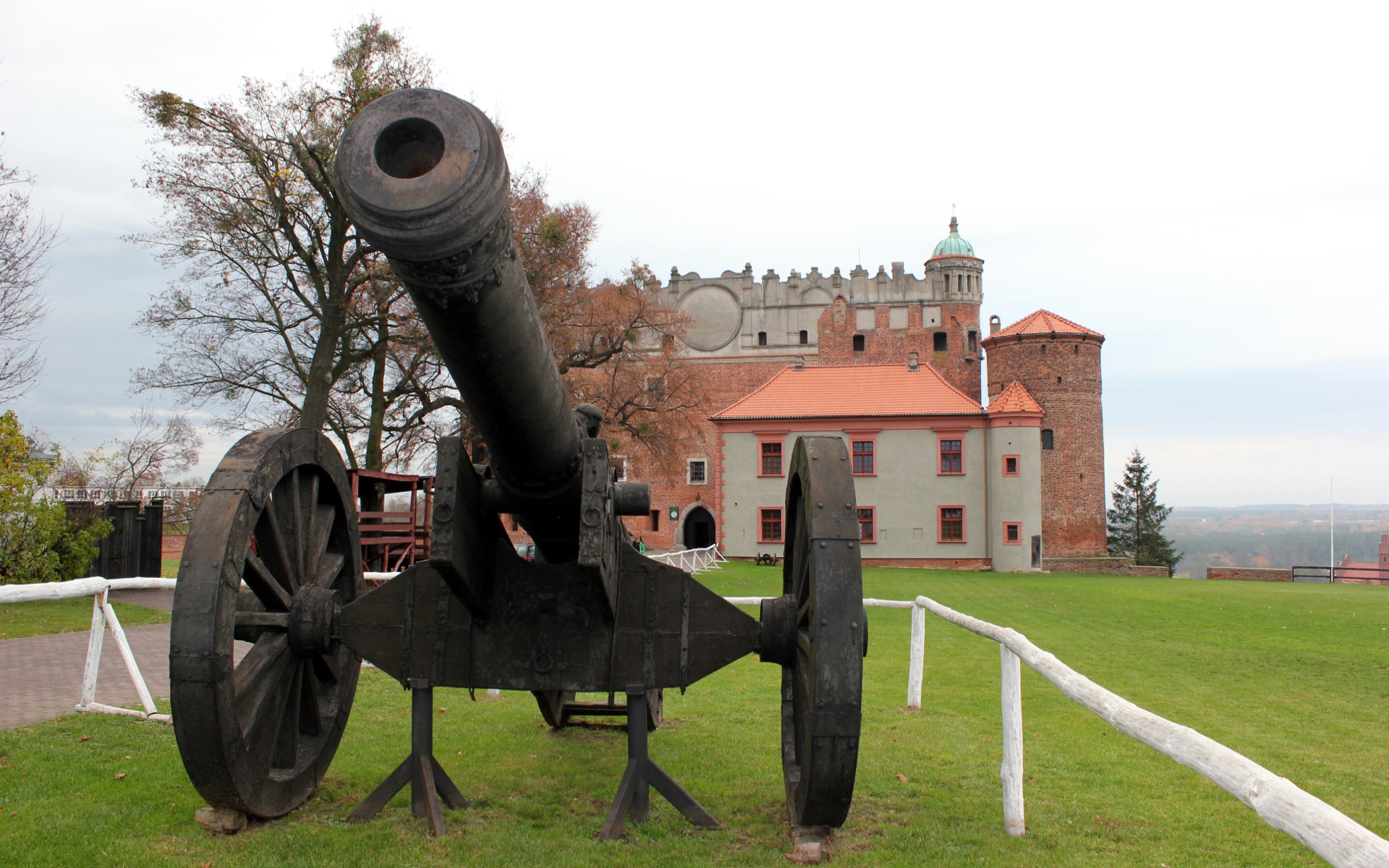 Golub-Dobrzyn Castle Wallpapers