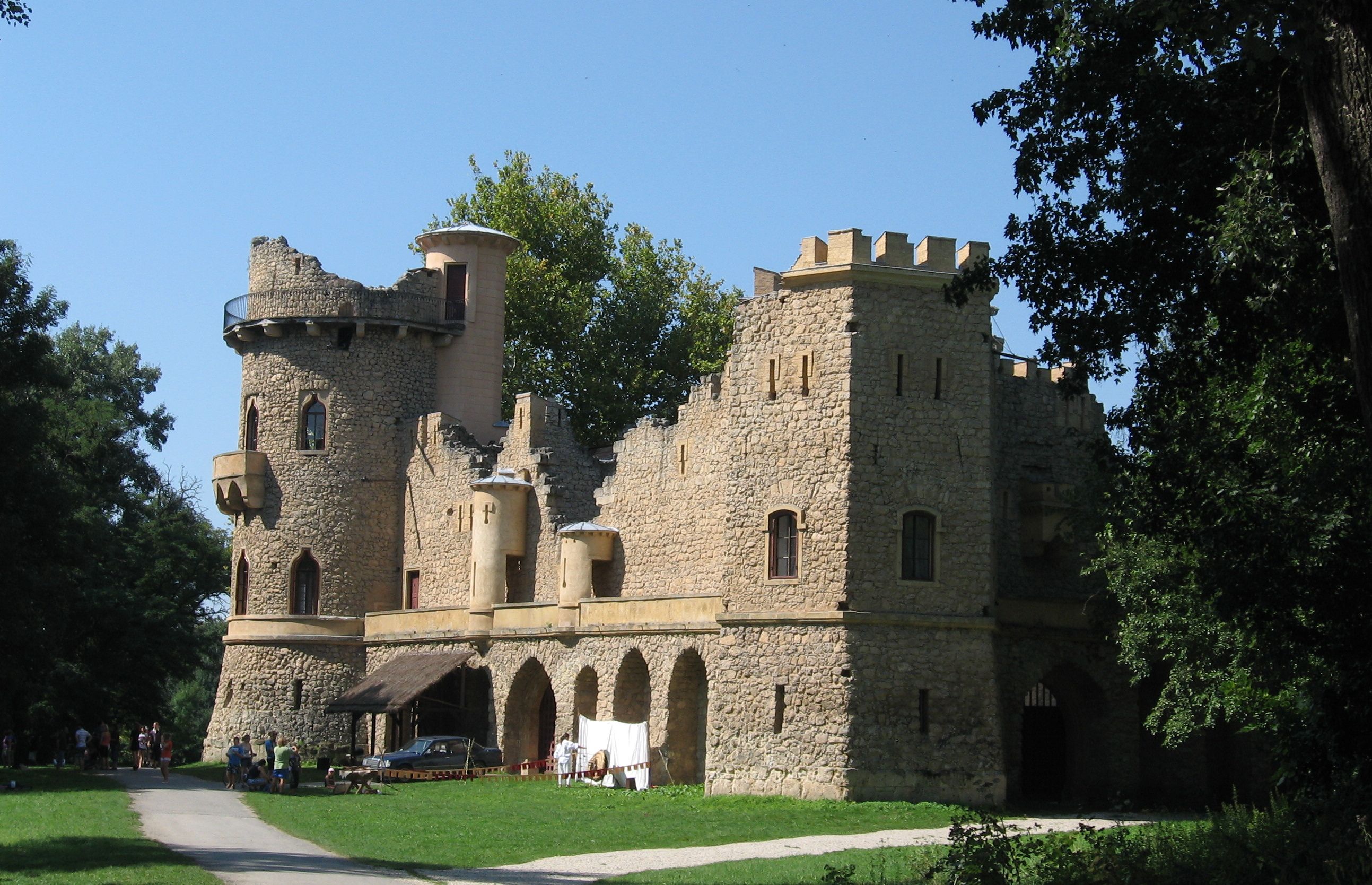 Janohrad Castle Wallpapers