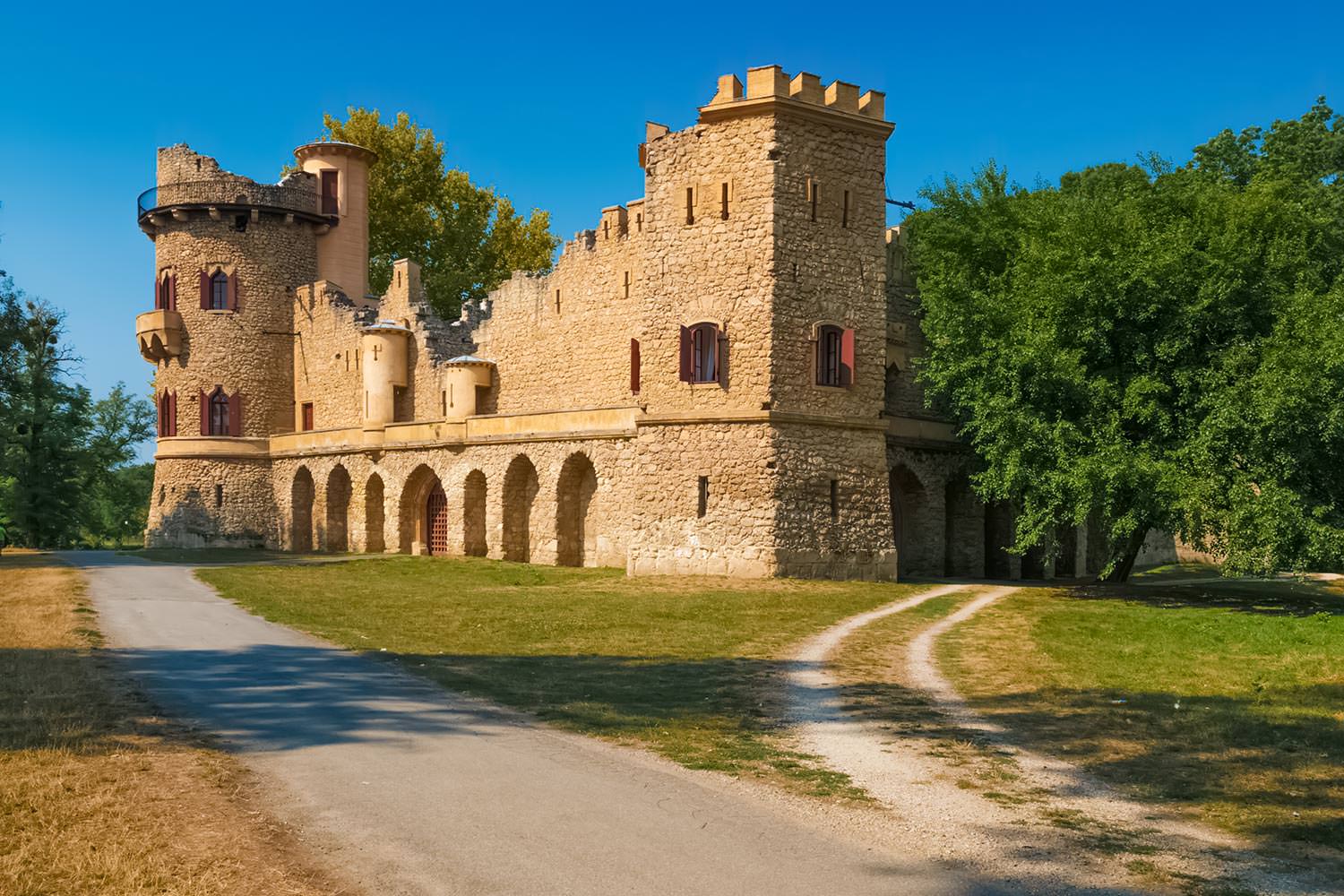 Janohrad Castle Wallpapers