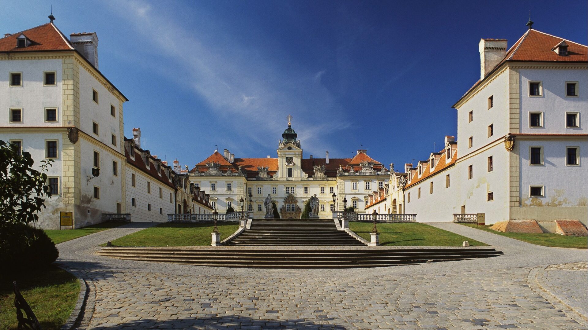 Janohrad Castle Wallpapers