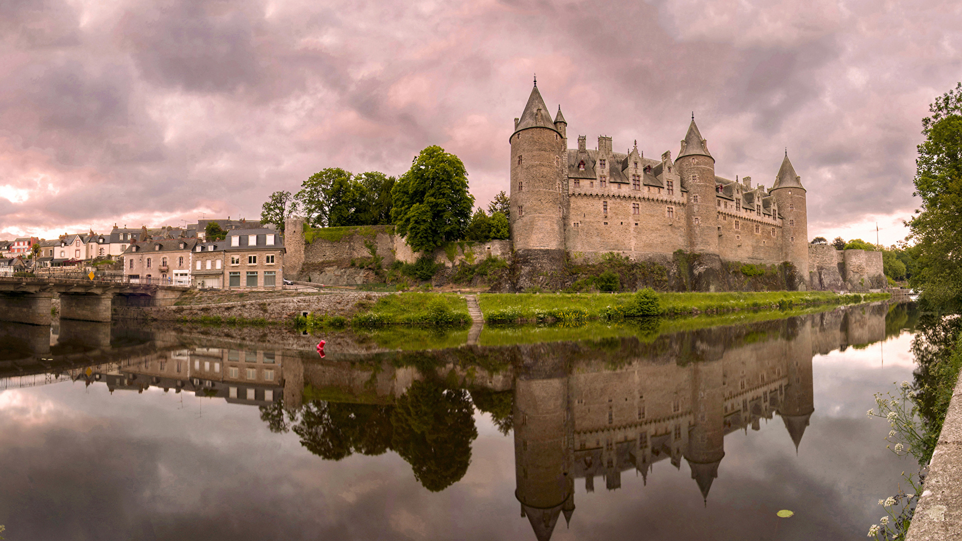 Josselin Castle Wallpapers