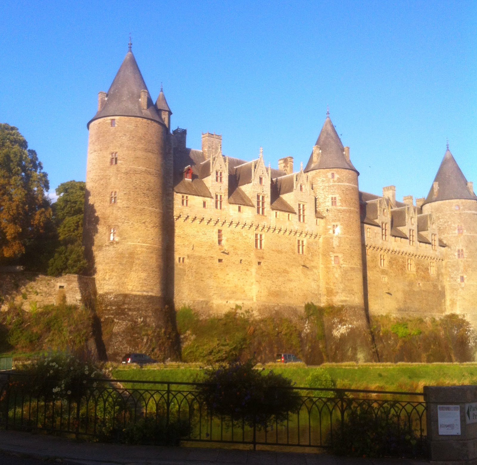 Josselin Castle Wallpapers