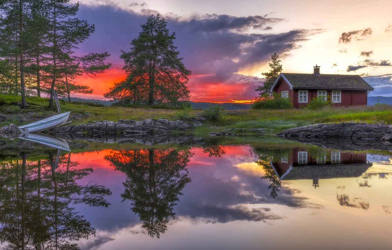 Mansion Reflection In Lake Wallpapers