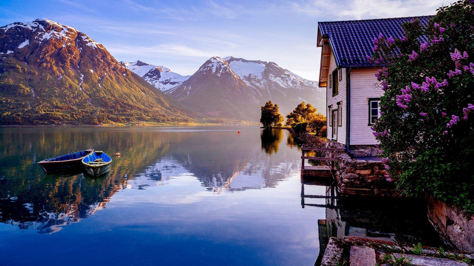 Mansion Reflection In Lake Wallpapers