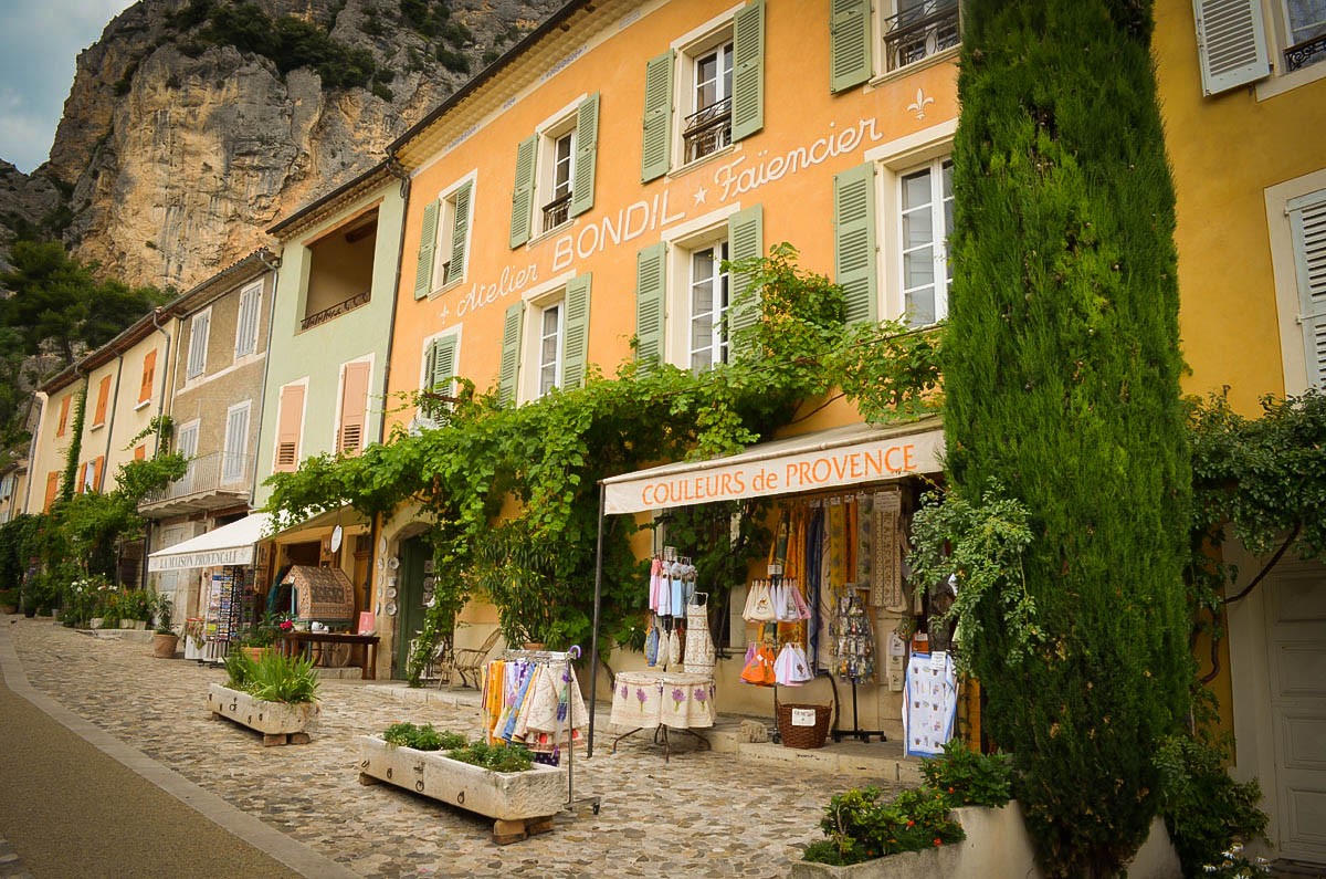 Moustiers-Sainte-Marie Wallpapers