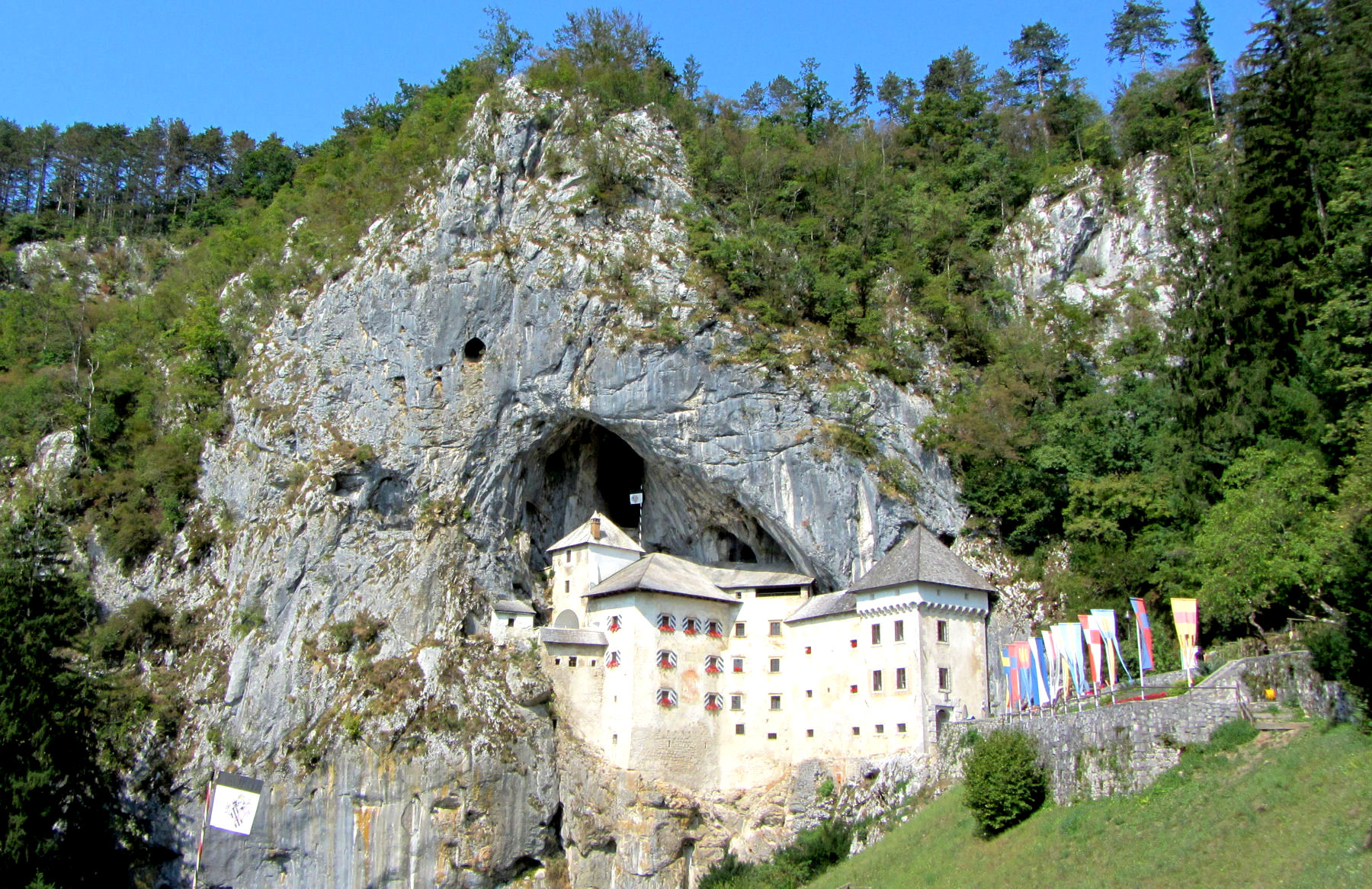 Predjama Castle Wallpapers