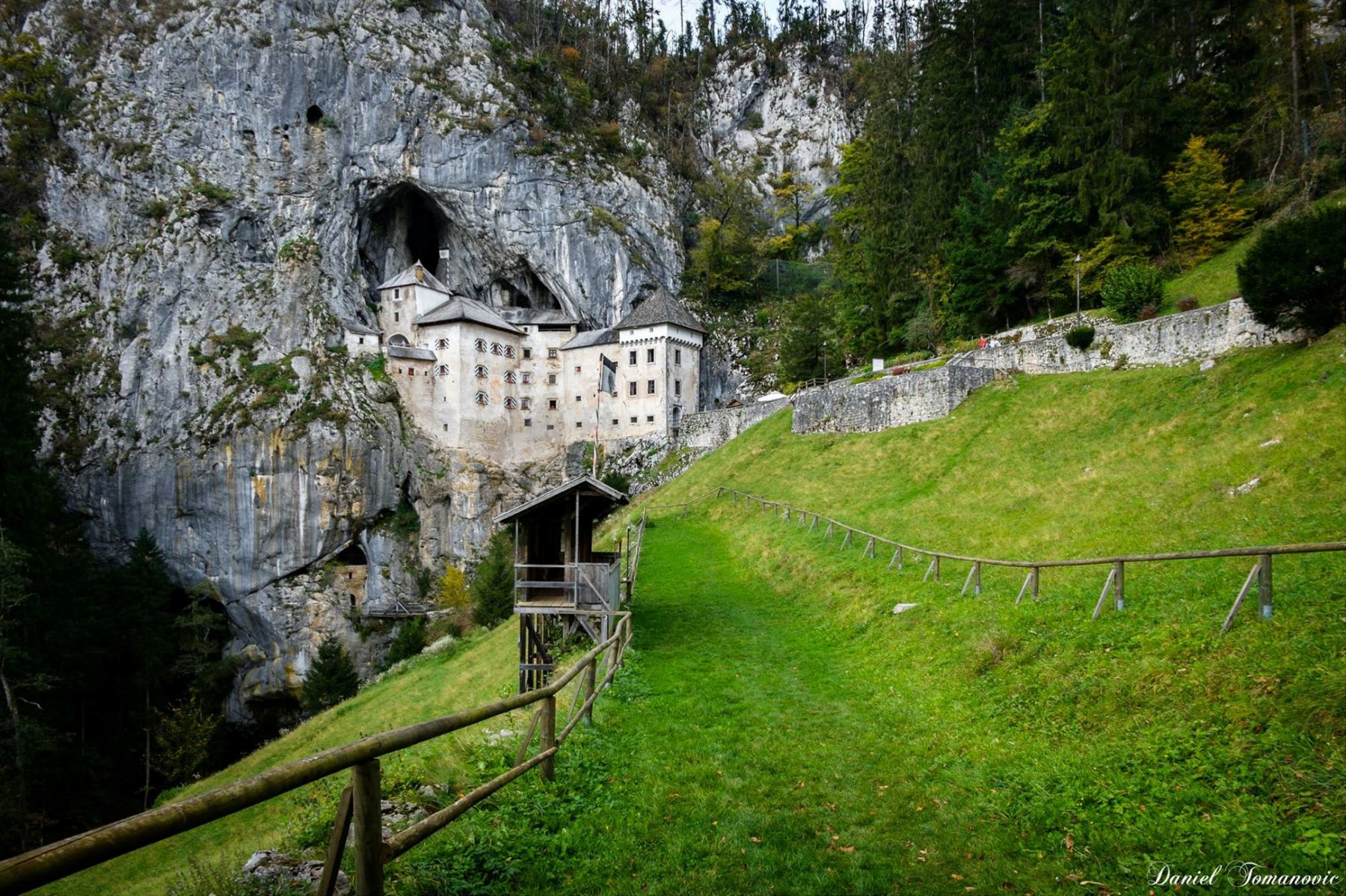 Predjama Castle Wallpapers