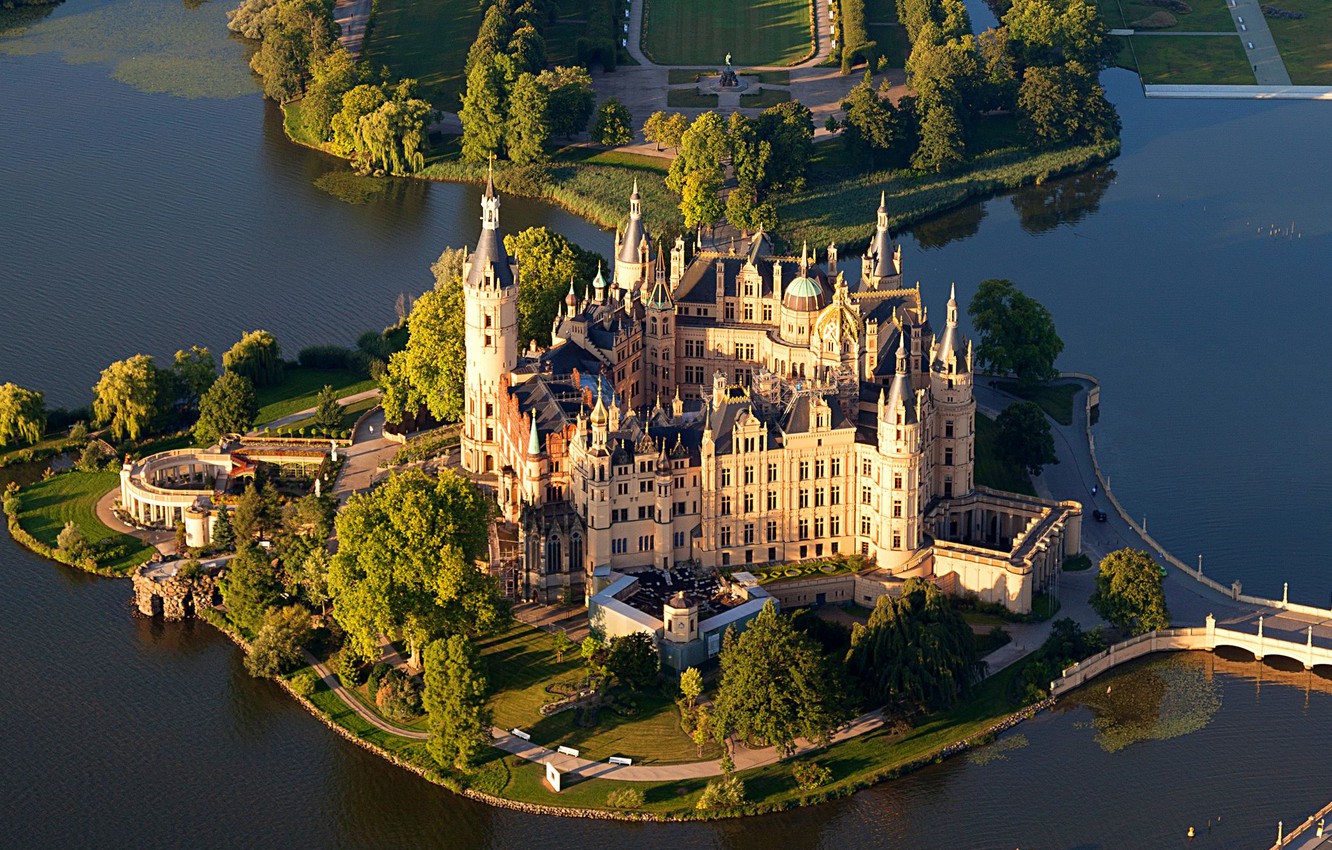 Schwerin Palace Wallpapers