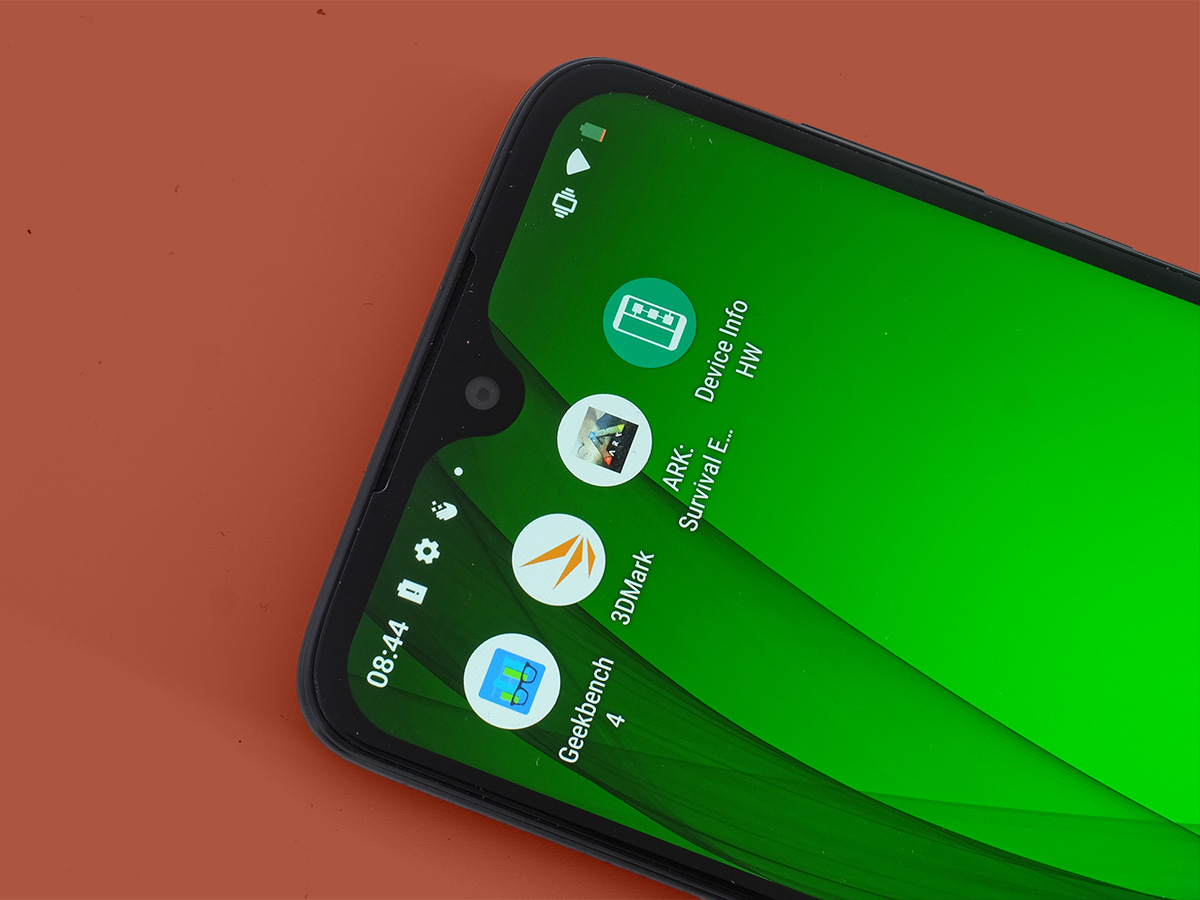 Half Green Light Moto G7 Stock Wallpapers