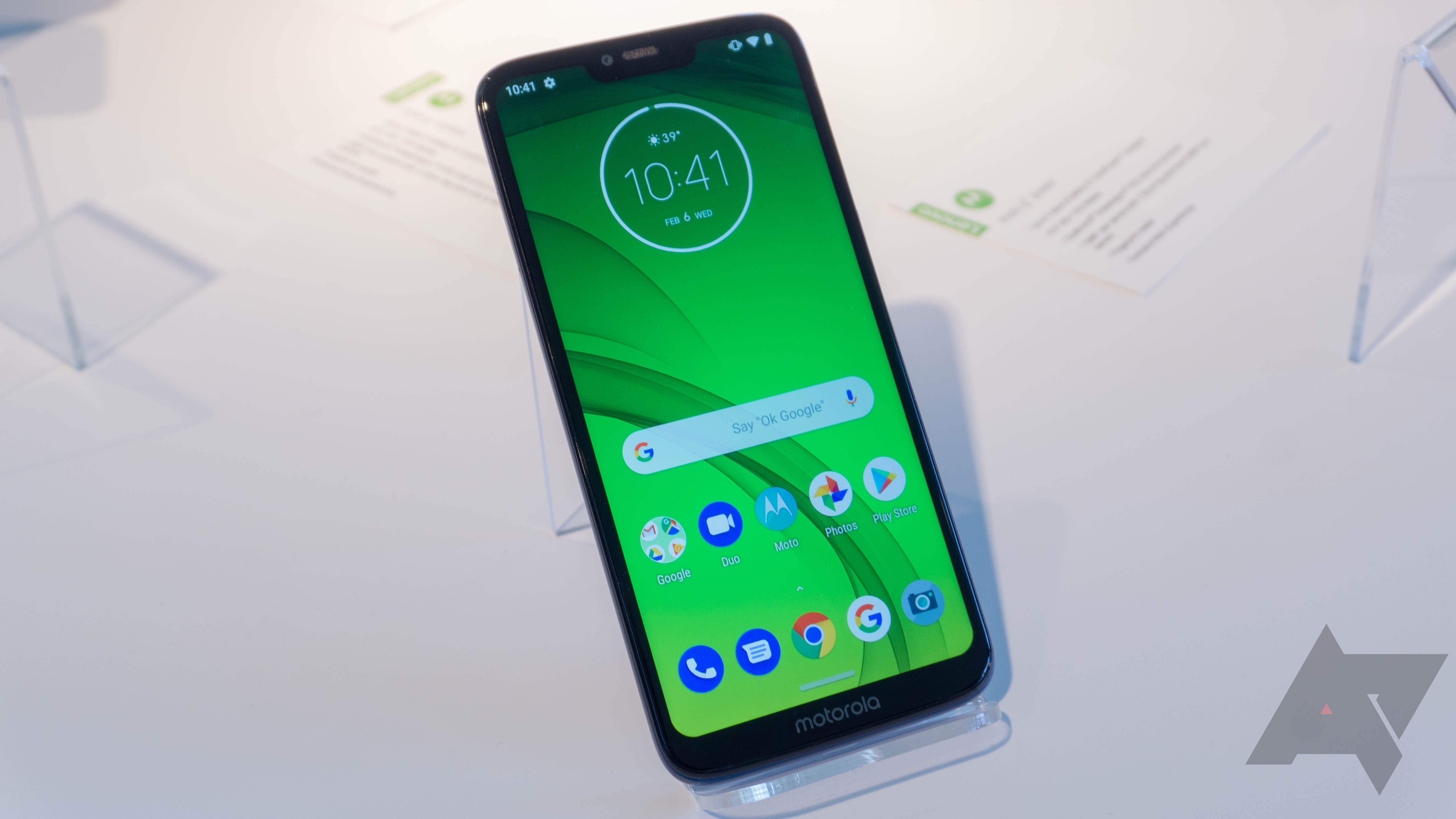 Half Green Light Moto G7 Stock Wallpapers