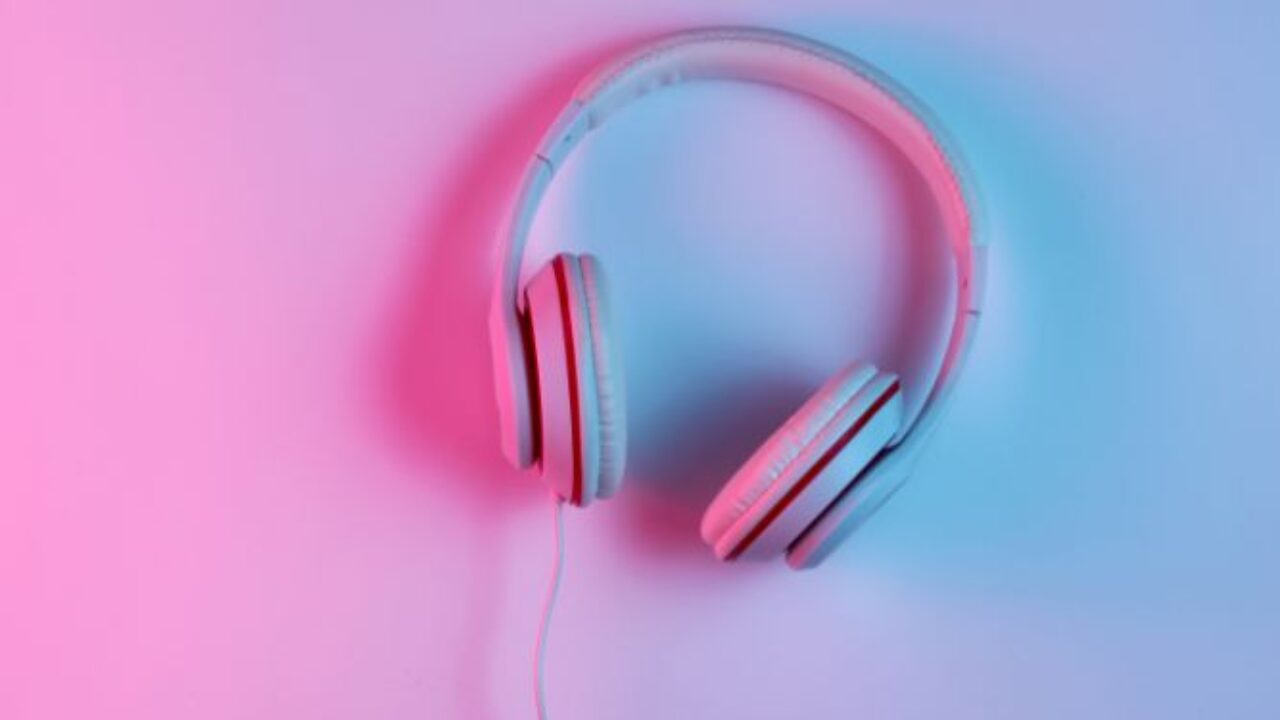 Aesthetic Headphones Wallpapers