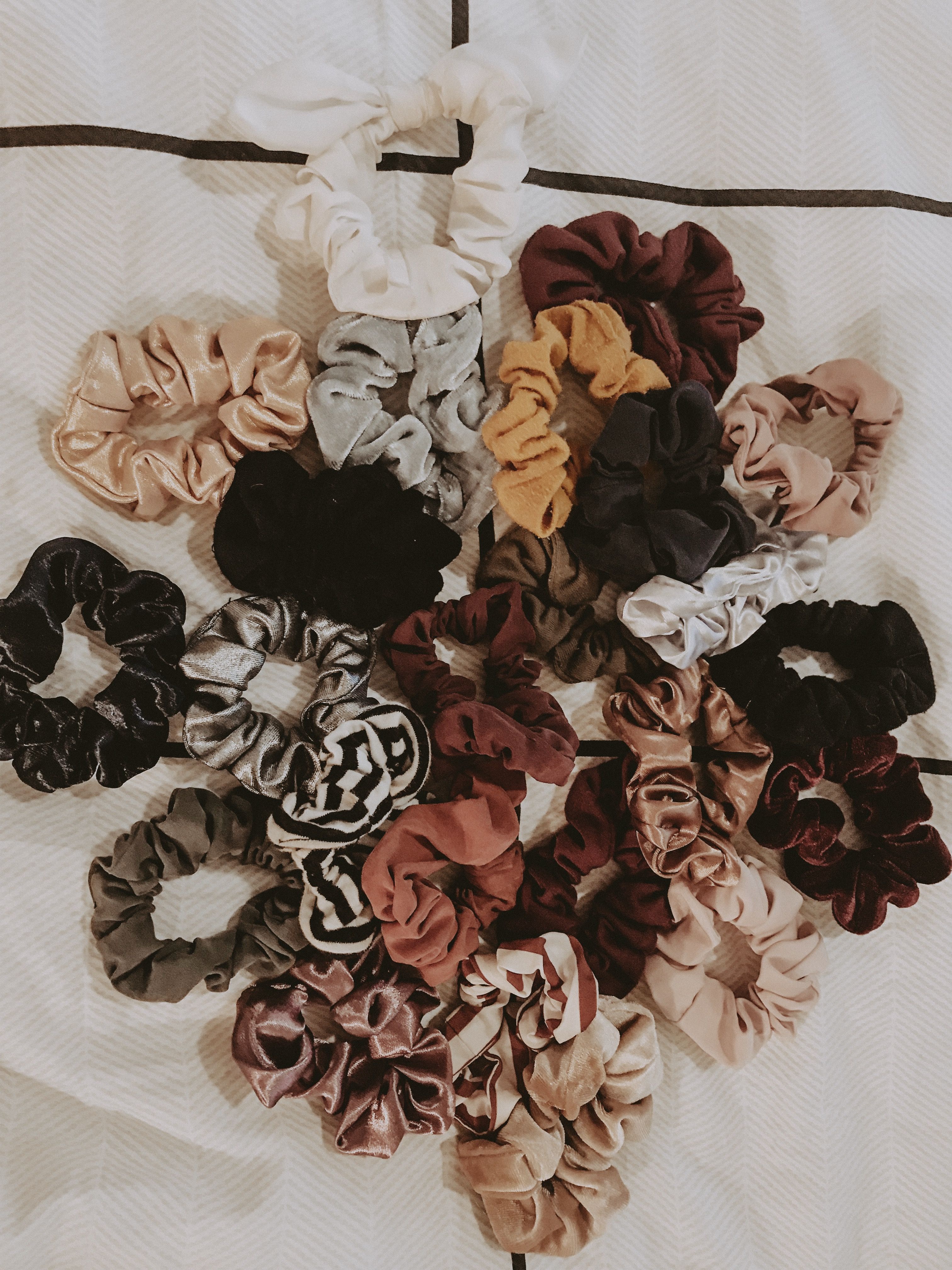 Aesthetic Scrunchie Pictures Wallpapers