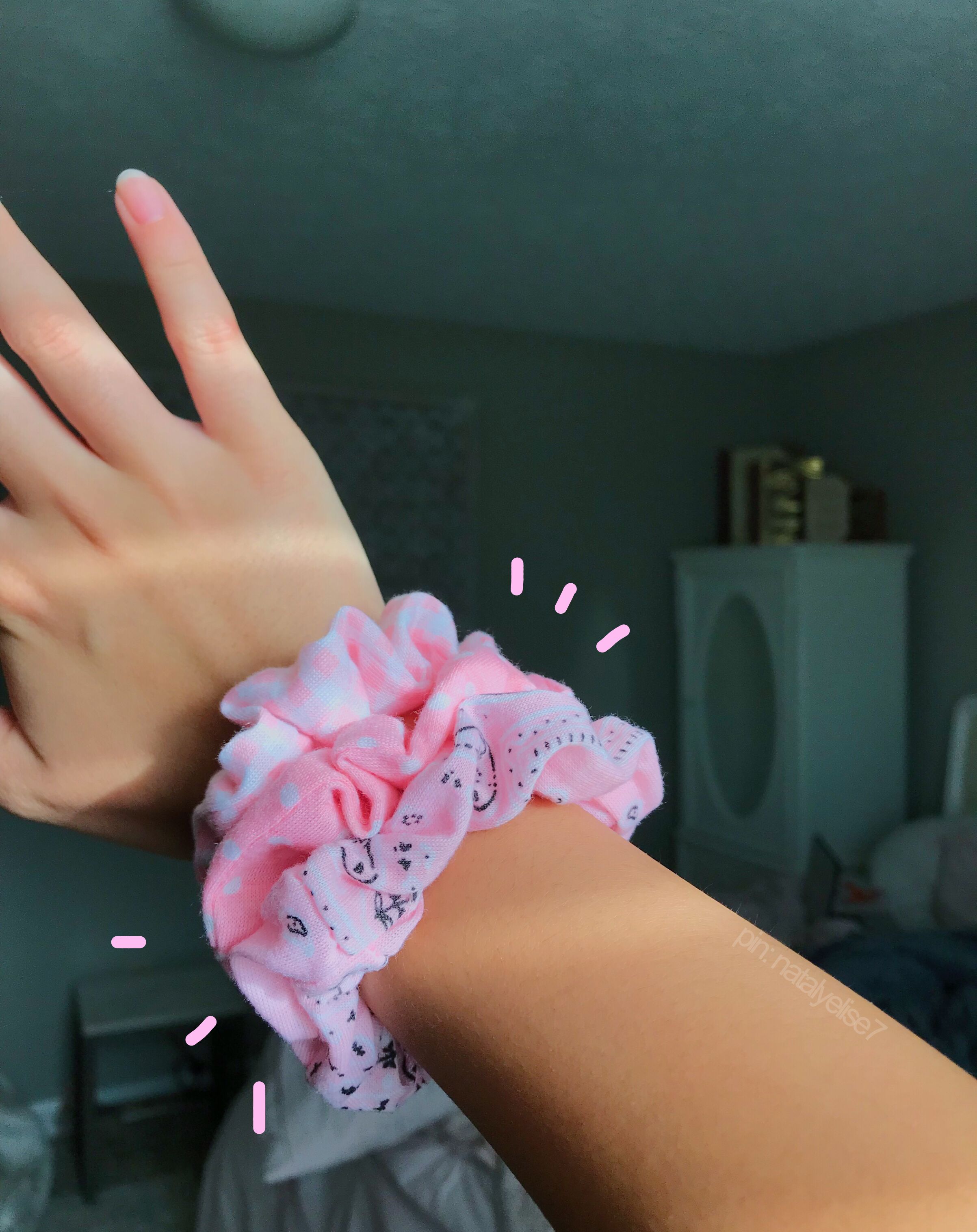 Aesthetic Scrunchie Pictures Wallpapers