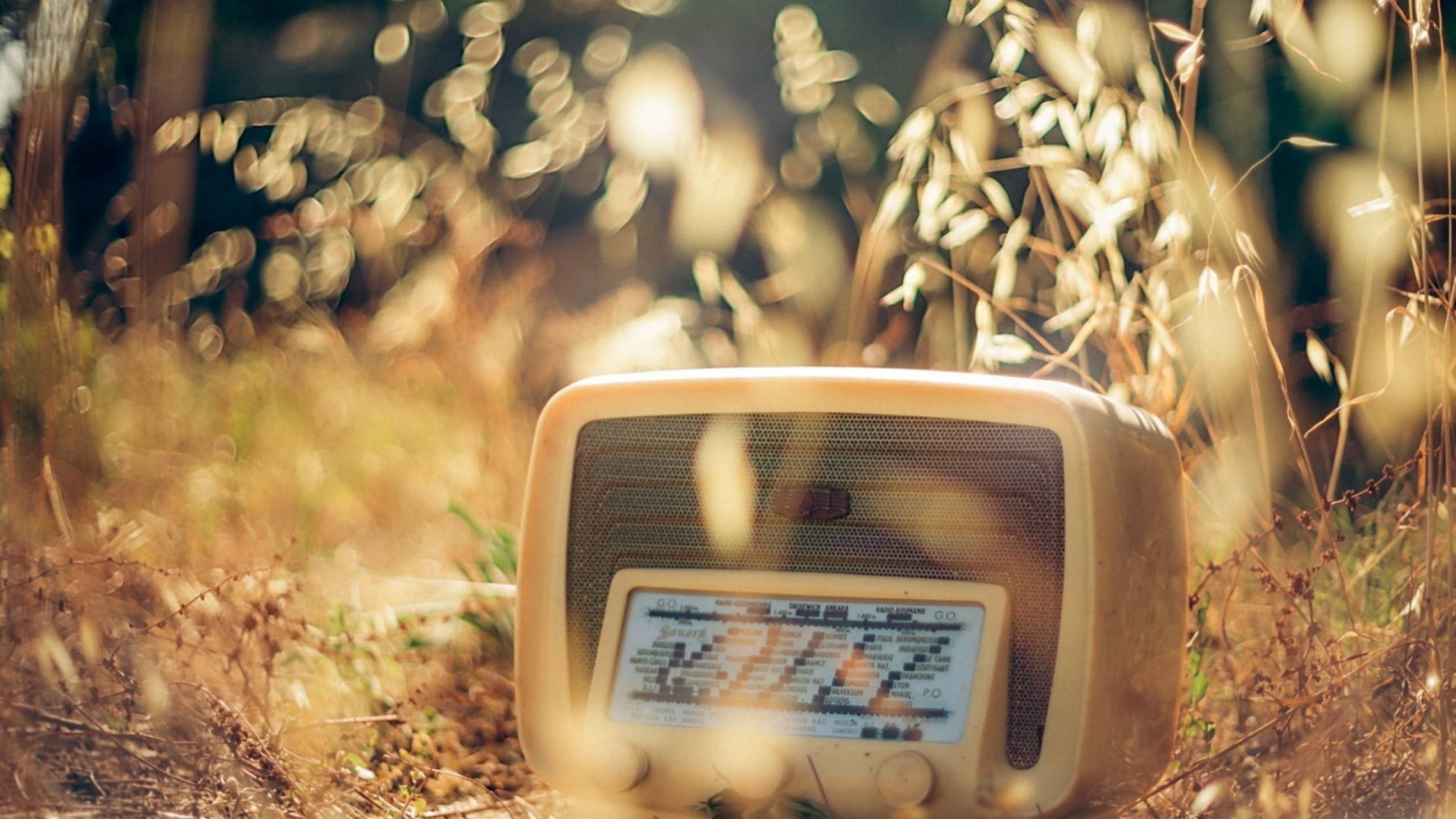 Aesthetic Vintage Radio Wallpapers