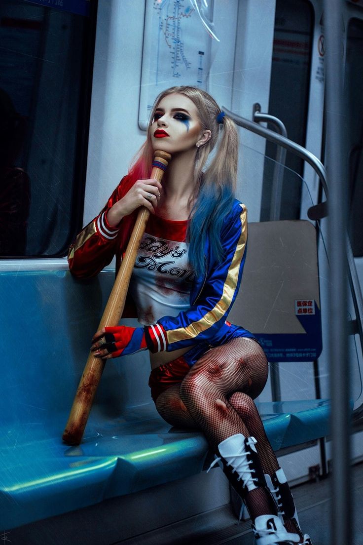 Cute Harley Quinn With Baseball Bat Wallpapers