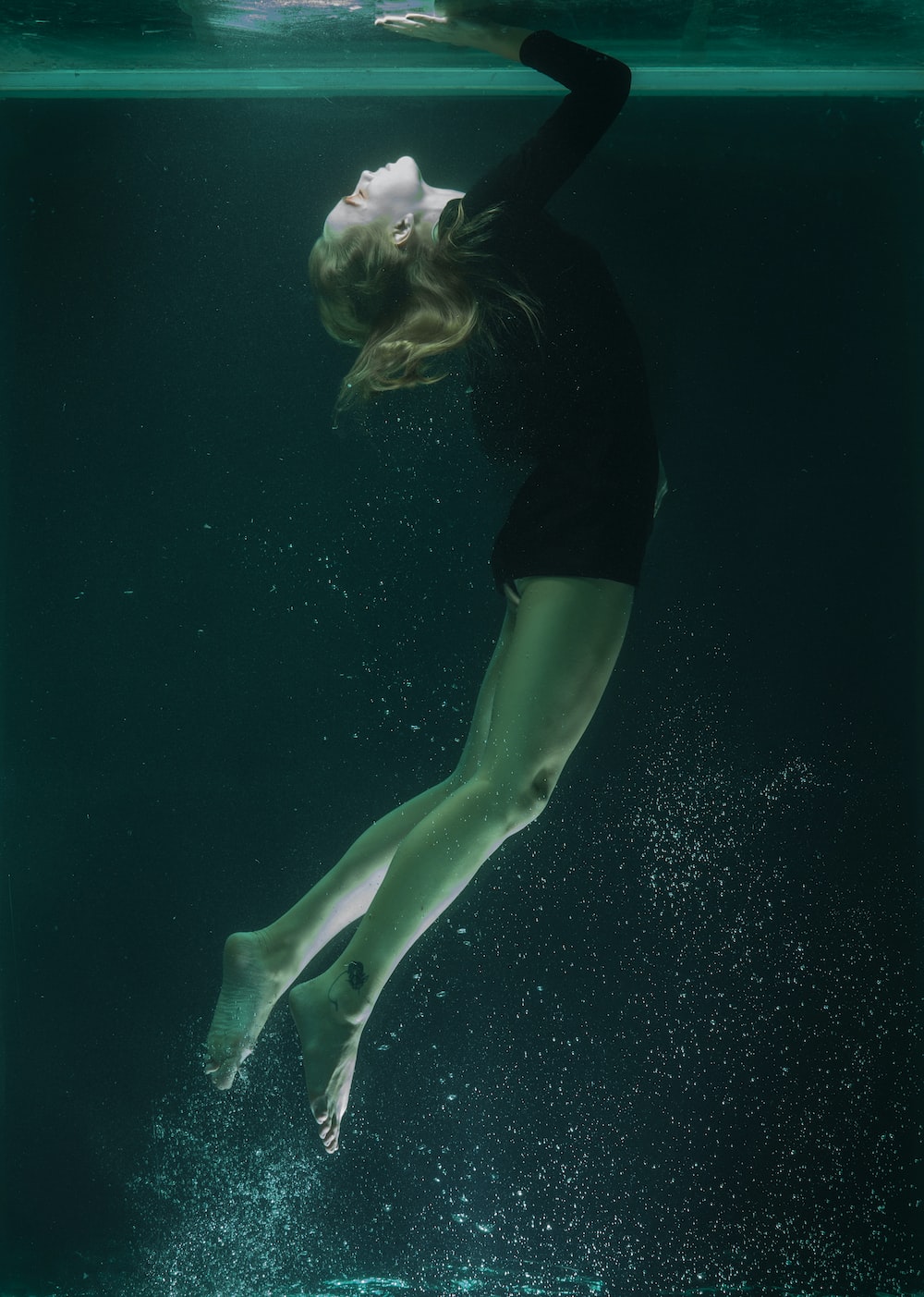 Surreal Women Under Water Wallpapers