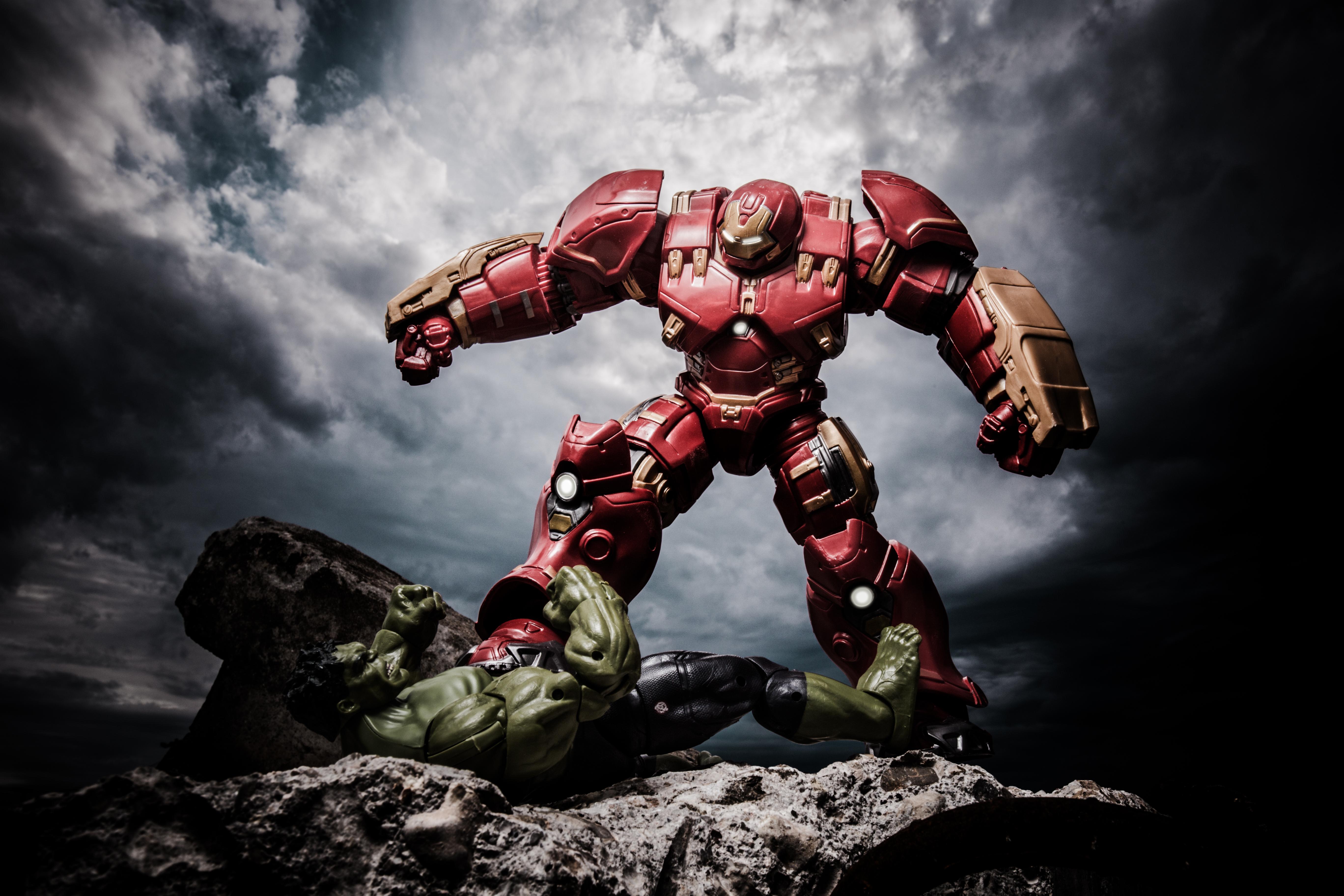 Hulkbuster 4K Minimal Wallpapers