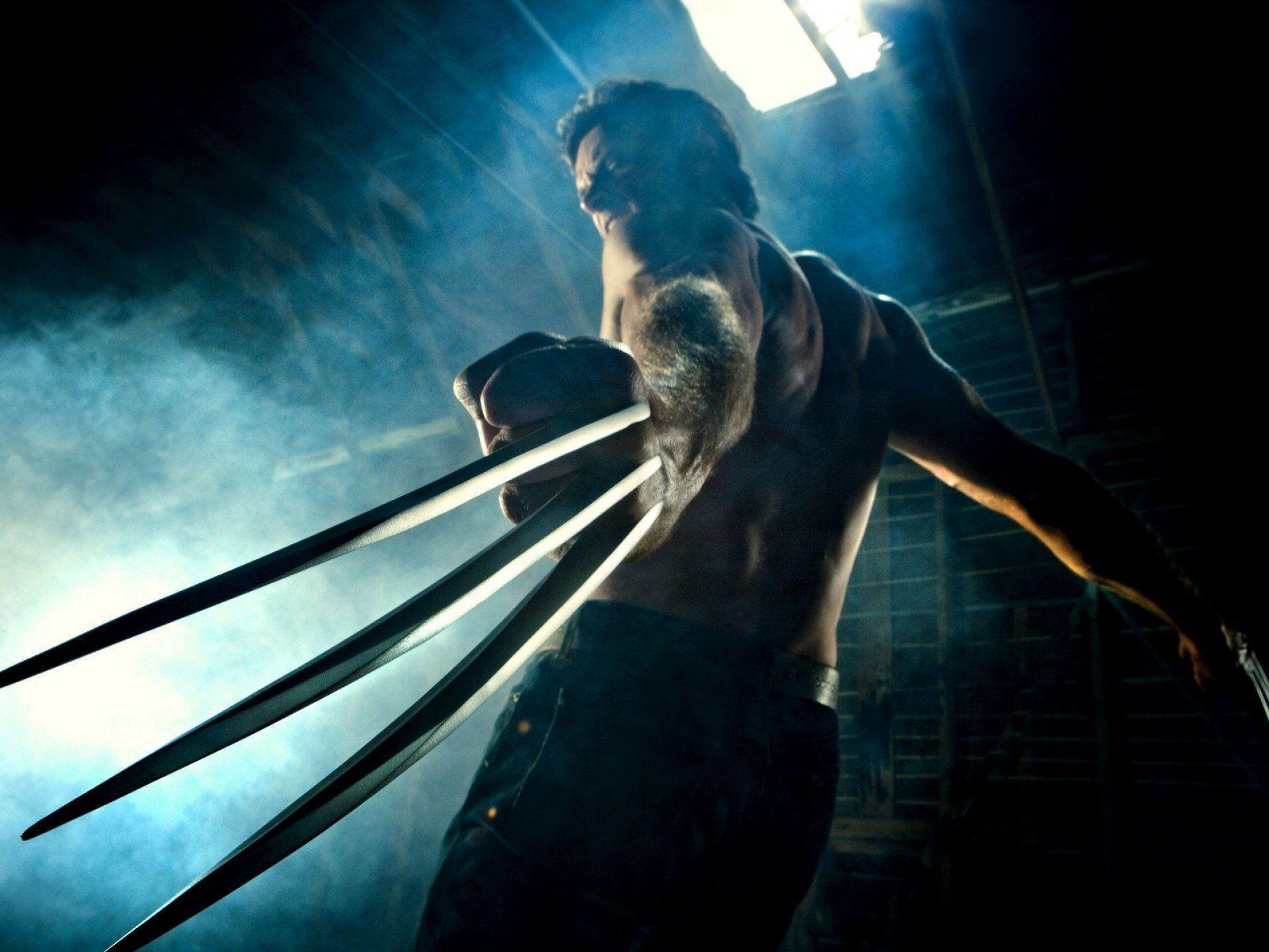 Wolverine Gold Claws Dark Wallpapers