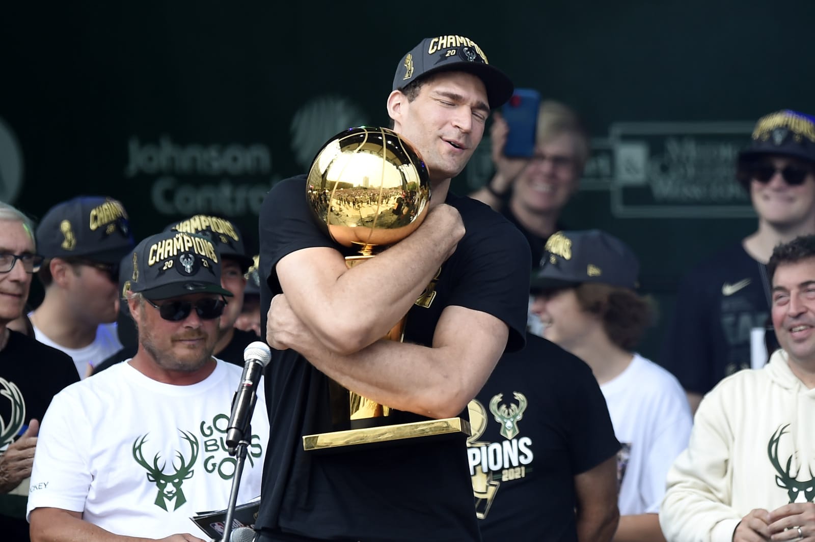 Brook Lopez Nba Champion 2021 Wallpapers